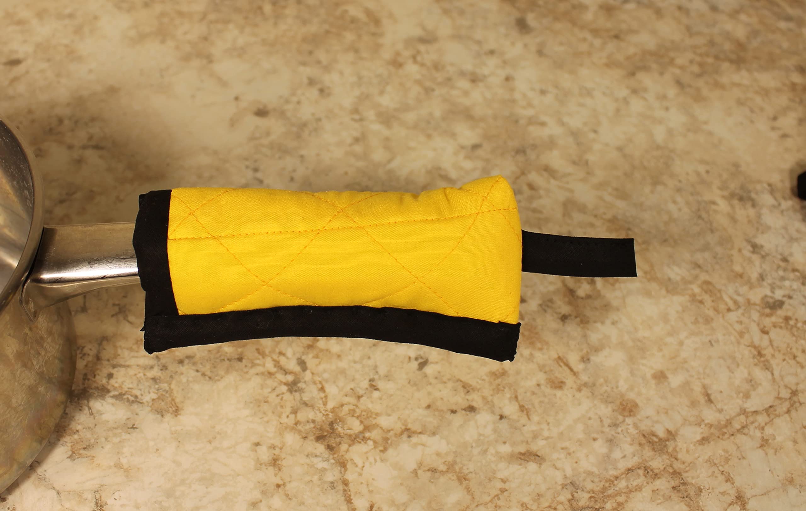 Heavy Duty Extra Heat Resistant Oven Mitts Set - Black - Perfect for Baking, Grilling, and Cooking at High Temperatures