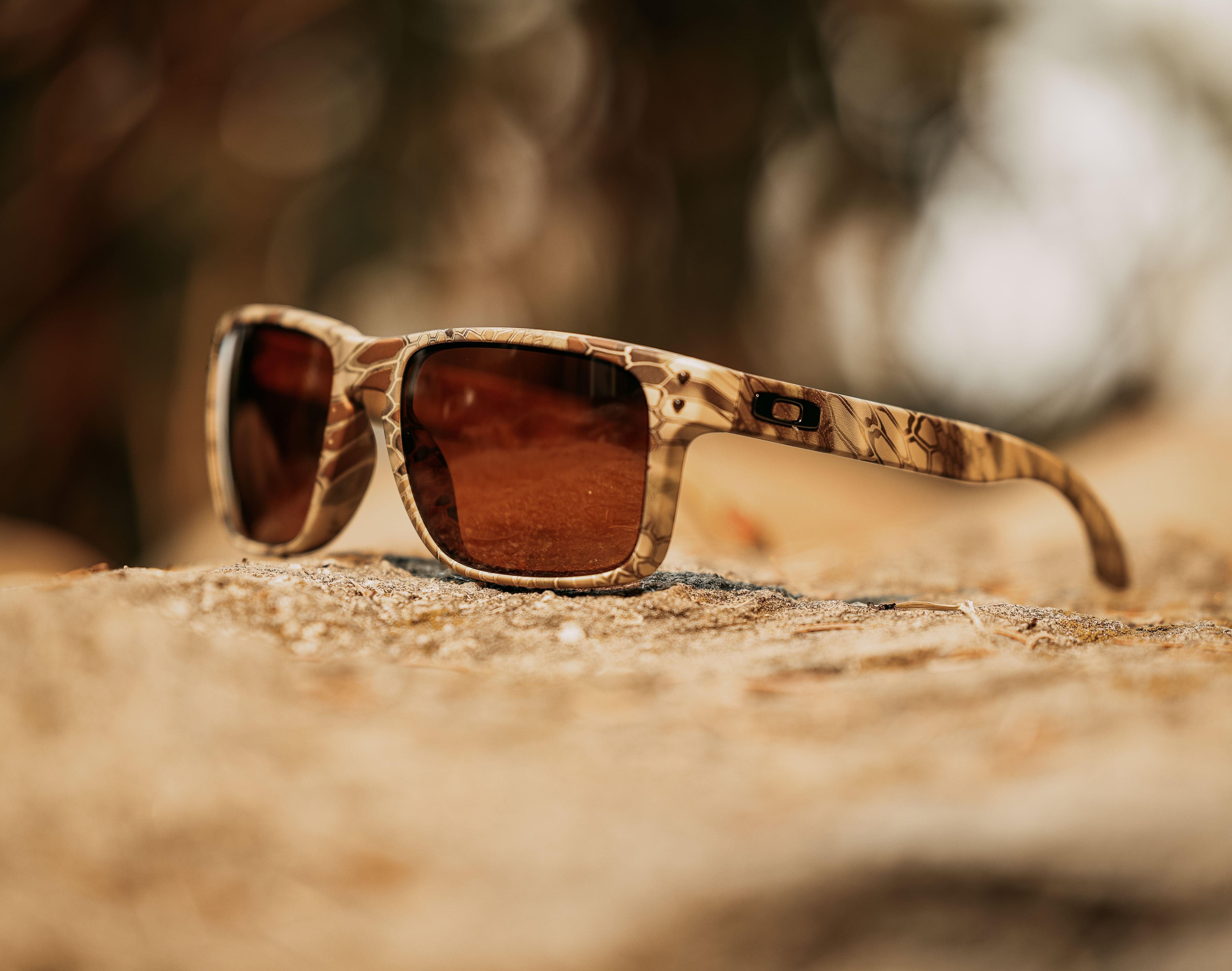 Oakley Holbrook Sunglasses - Polarized UV Protection Lenses for Men & Women - Stylish & Durable for Outdoor Sports, Driving & Everyday Wear