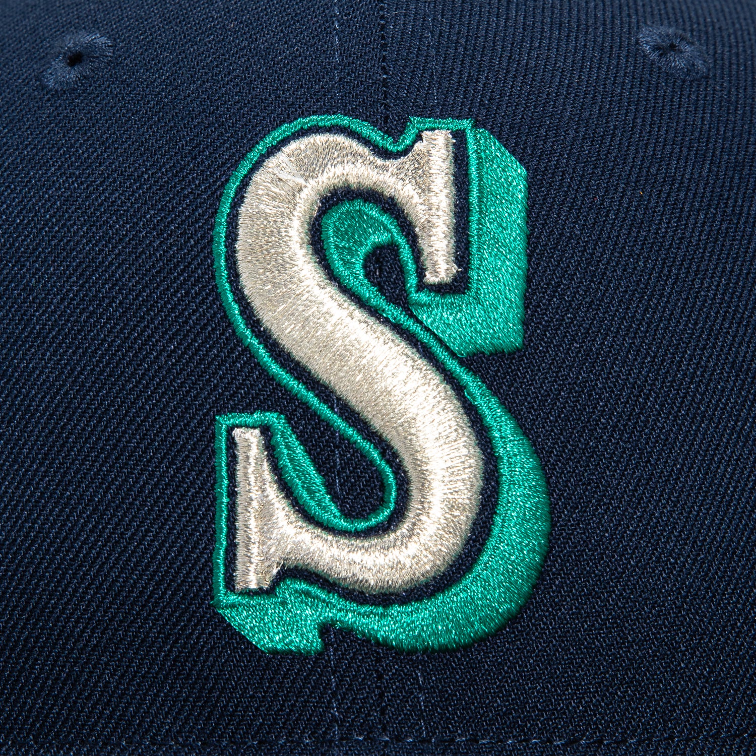 New Era 59Fifty Seattle Mariners Ken Griffey Jr. Patch Baseball Cap - Navy & Black Snapback Hat for Men | MLB Officially Licensed | Perfect for Baseball Games, Fan Collections & Streetwear Fashion