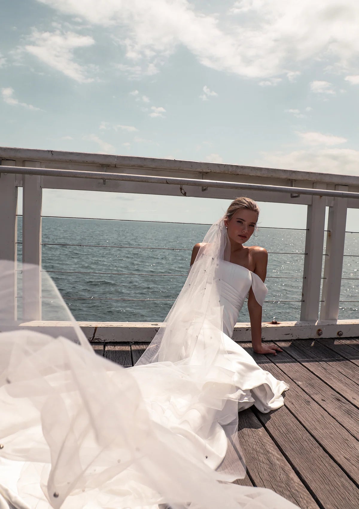Lola Knight Ivory Crystal Single Tier Wedding Veil – Elegant Bridal Accessory for Church Ceremony & Outdoor Wedding Photography