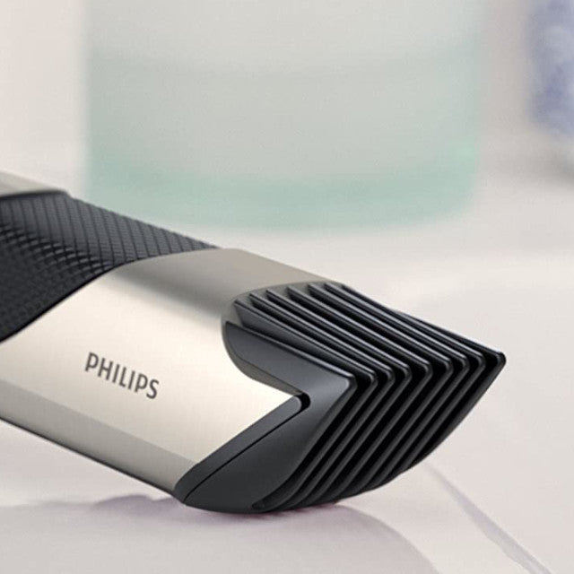PHILIPS Bodygroom Pro Series 7000 BG7025 Men's Body Groomer & Trimmer - Certified Refurbished with Home Essentials Warranty | Perfect for Travel, Gym & Personal Grooming