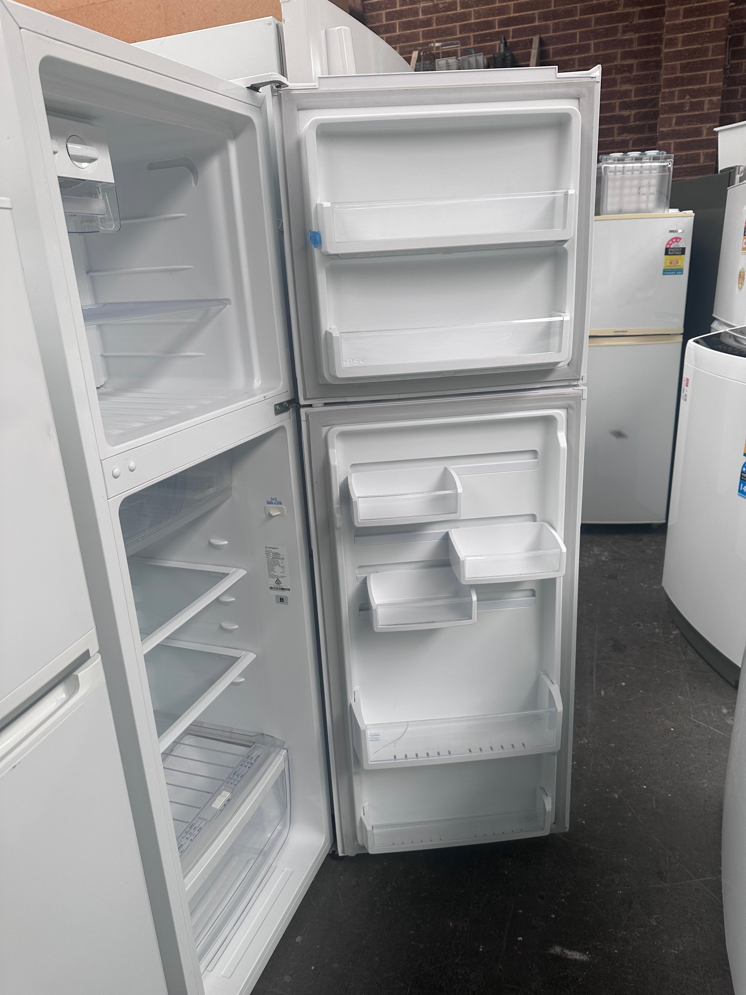 Westinghouse 280L Top Mount Refrigerator - Energy Efficient, Spacious Freezer & Fresh Food Storage - Perfect for Apartments, Small Kitchens & Office Break Rooms (Certified Refurbished)