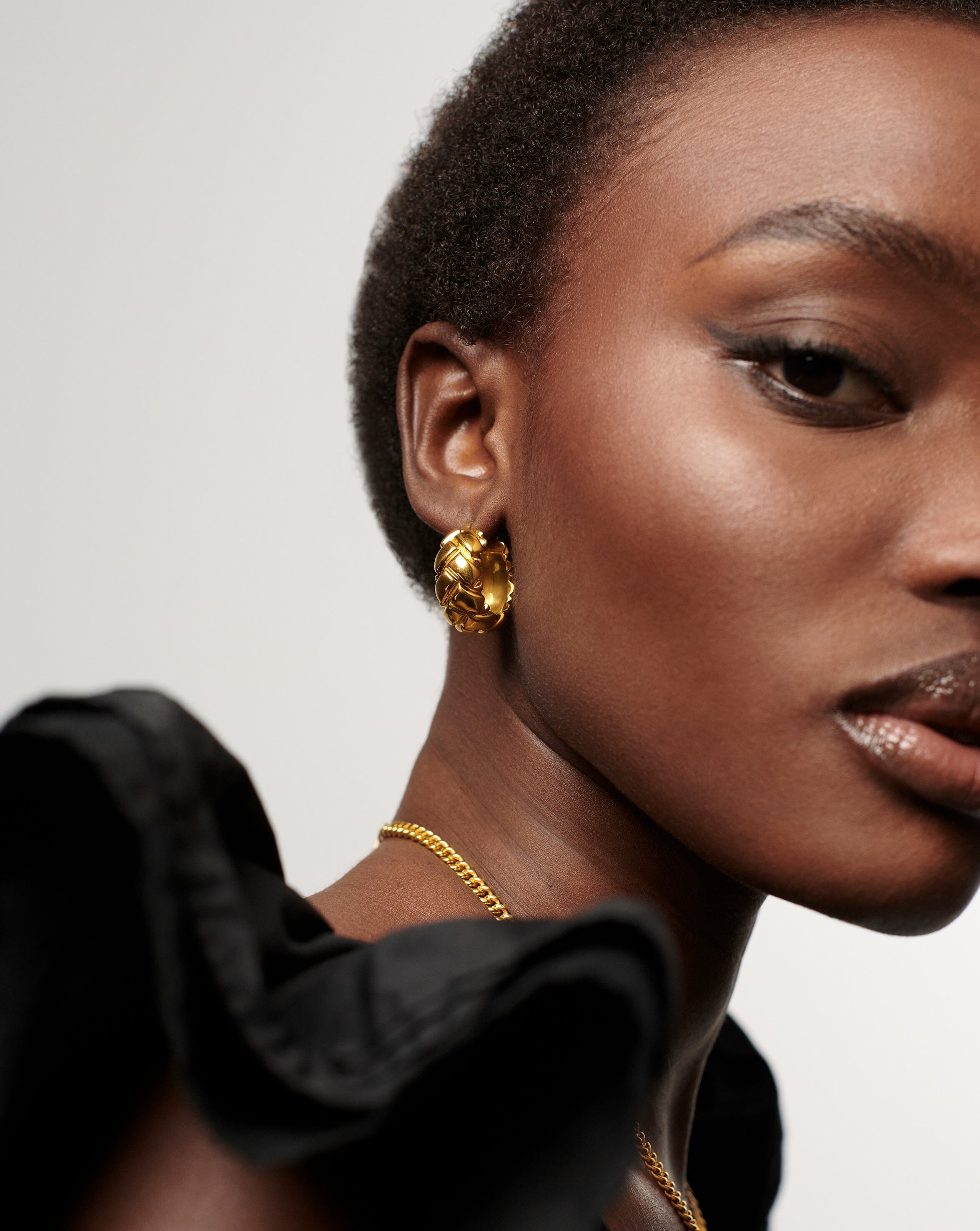 Lucy Williams Chunky Waffle Hoop Earrings for Women - Trendy Gold & Silver Statement Jewelry - Perfect for Parties, Date Nights & Everyday Wear