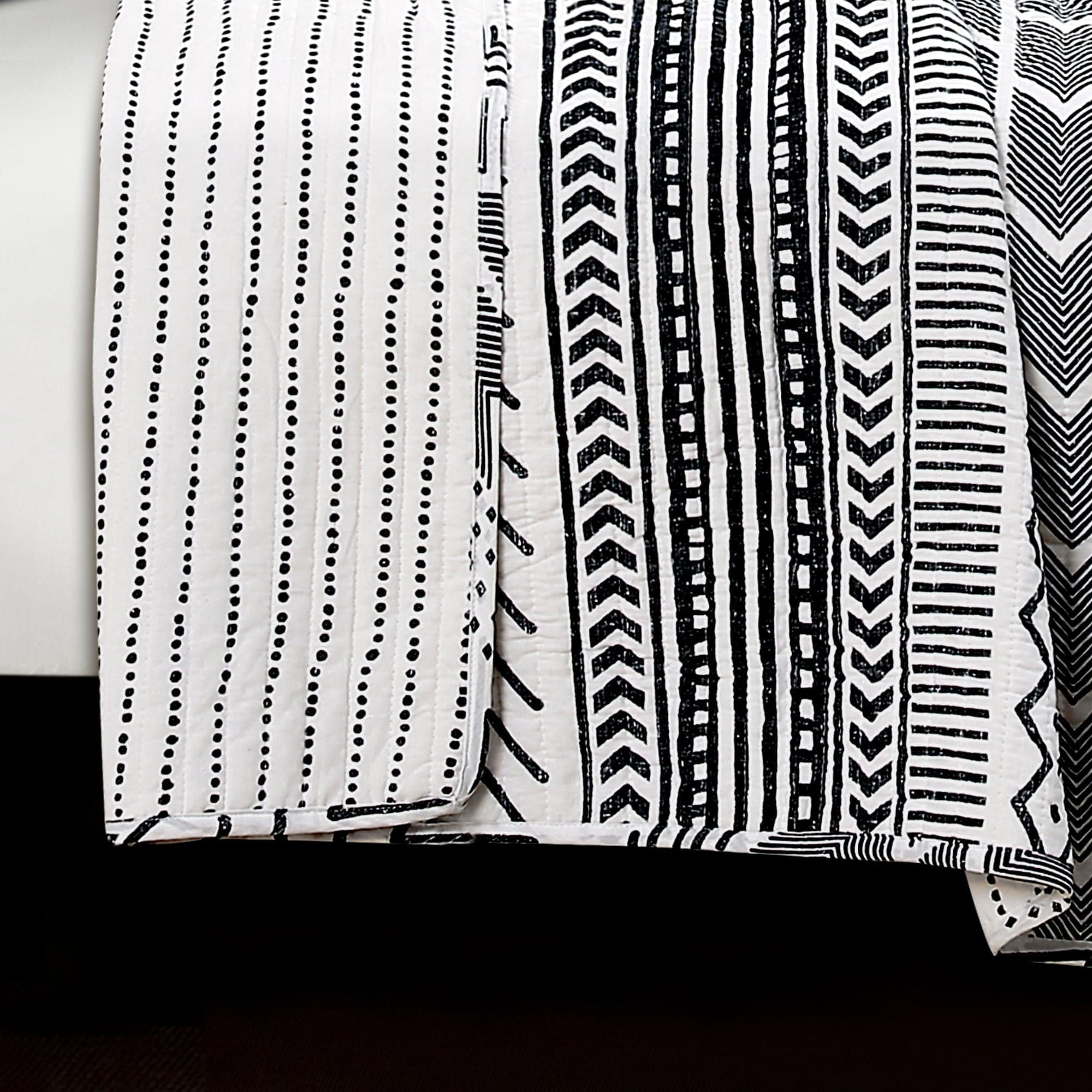 Hygge Geo Quilt 3 Piece Set - Soft Geometric Pattern Bedding for Cozy Bedroom Decor | Perfect for Master Bedroom, Guest Room & Dorm