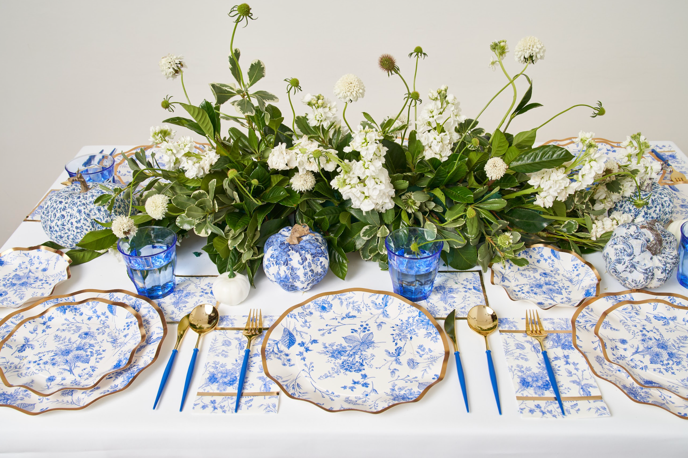 Eco-Friendly Wavy Paper Dinner Plates - 8 Pack, Disposable Party Plates for Weddings, Birthdays & Picnics - Biodegradable & Stylish Tableware