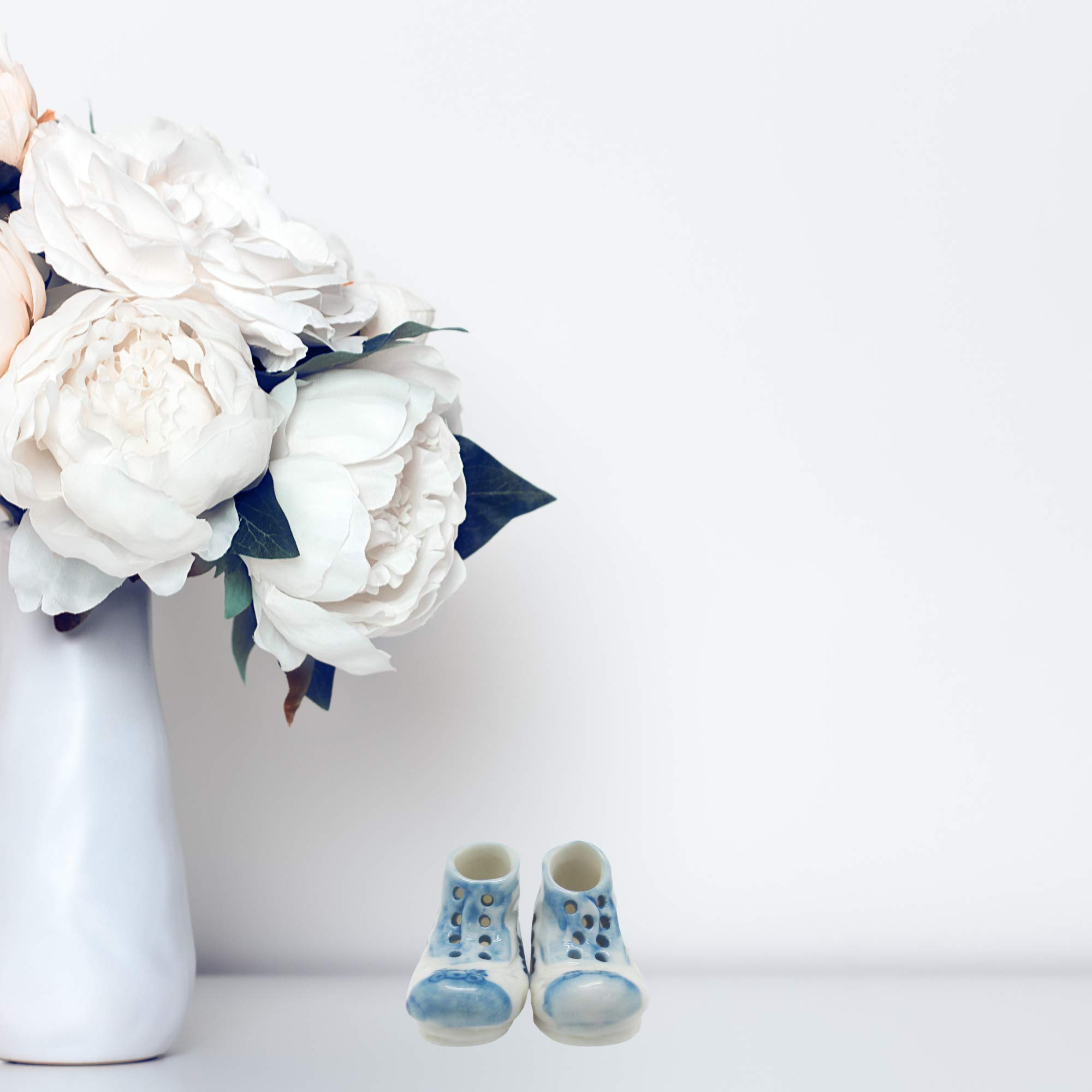 Delft Blue Ceramic Miniature Boots - Handcrafted Dutch Collectible Figurines - Perfect for Home Decor, Gift Giving & European Style Collections