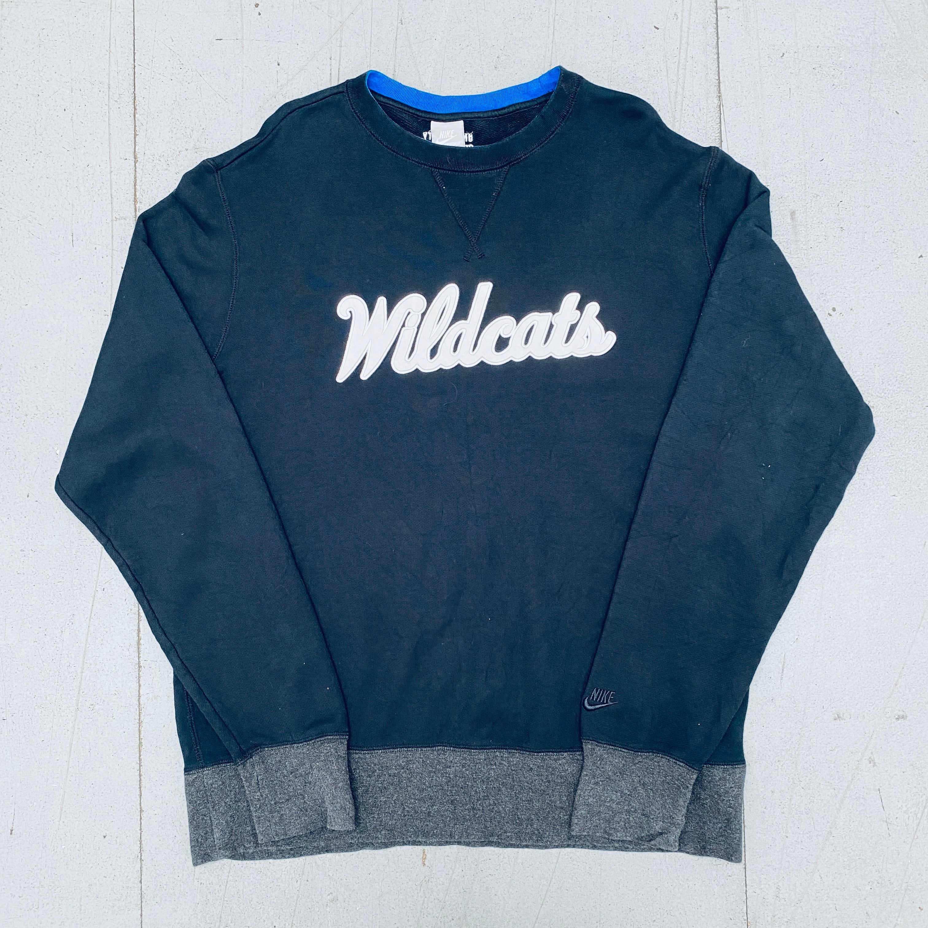 2000's Kentucky Wildcats Nike Stitched Script Spellout Sweatshirt - XL/XXL Size for Men | Vintage NCAA Basketball Fan Apparel for Game Day & Casual Wear