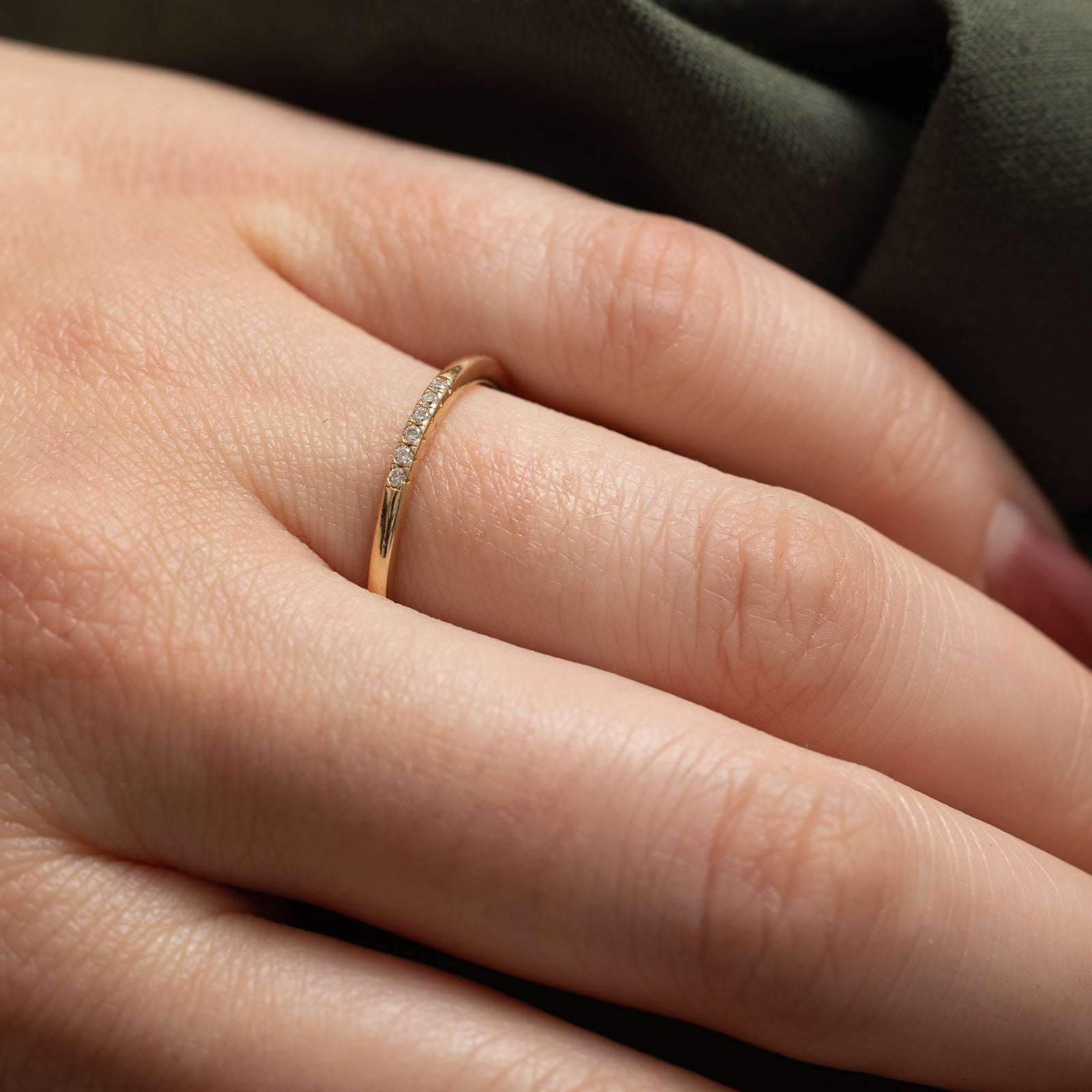 Mejuri Diamond Lines Ring - 0.04 Carat Total Weight (CTW) - Size 7.5 - Elegant Minimalist Wedding Band for Women, Perfect for Engagement, Anniversary & Everyday Wear