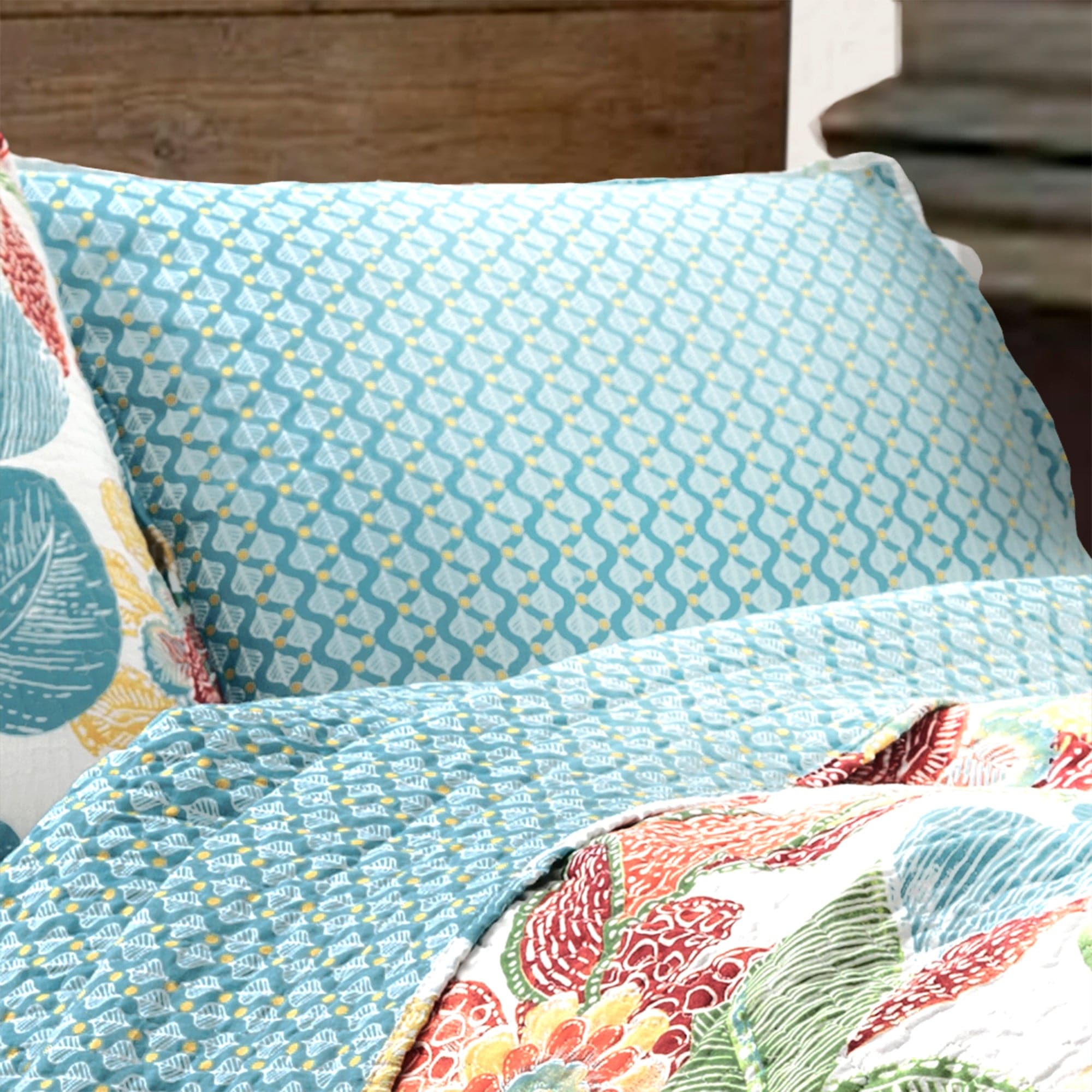 Layla 3-Piece Quilt Set - Queen Size Bedding, Soft Microfiber Comforter Set with 2 Pillow Shams - Perfect for Cozy Bedroom Decor & Guest Room Essentials