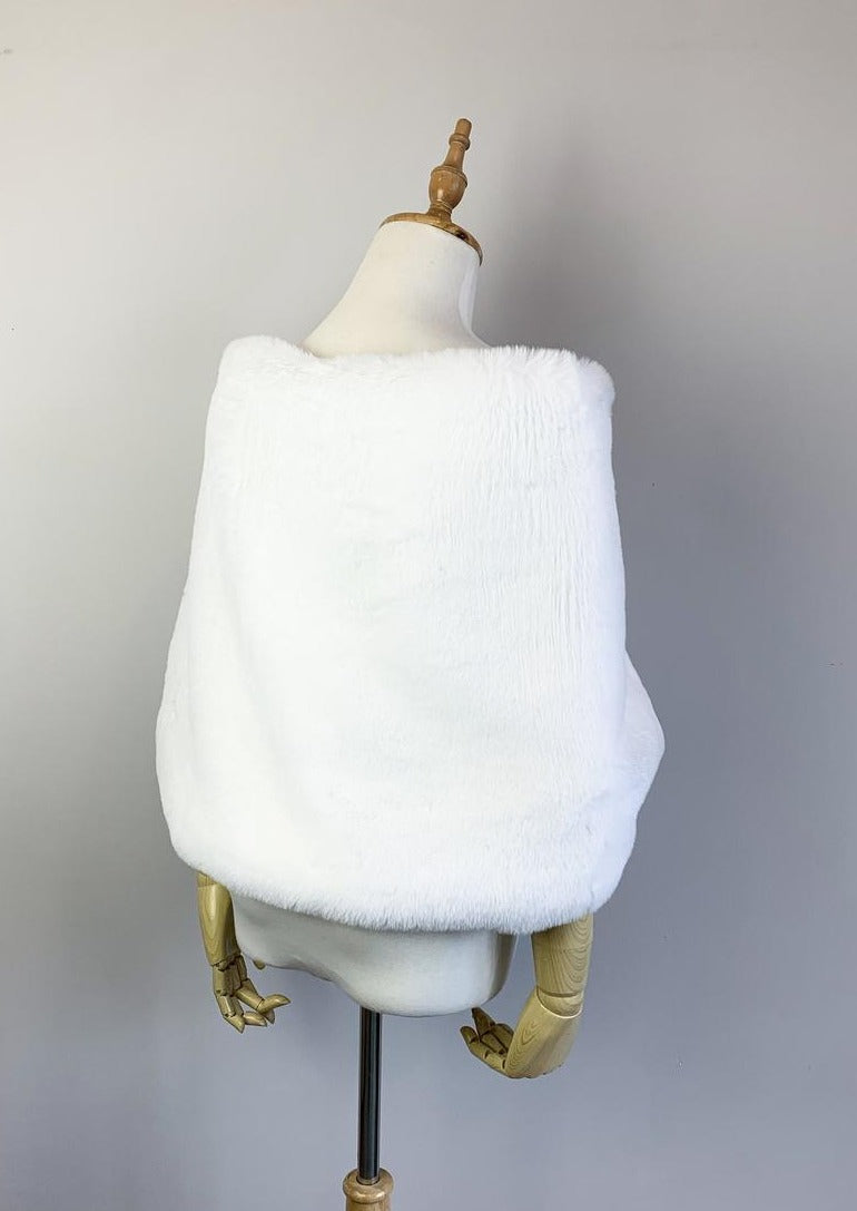 Soft Ivory Faux Fur Shawl Wrap - Elegant Butterfly Ivy05 Design for Women | Perfect for Winter Fashion, Evening Parties & Special Occasions