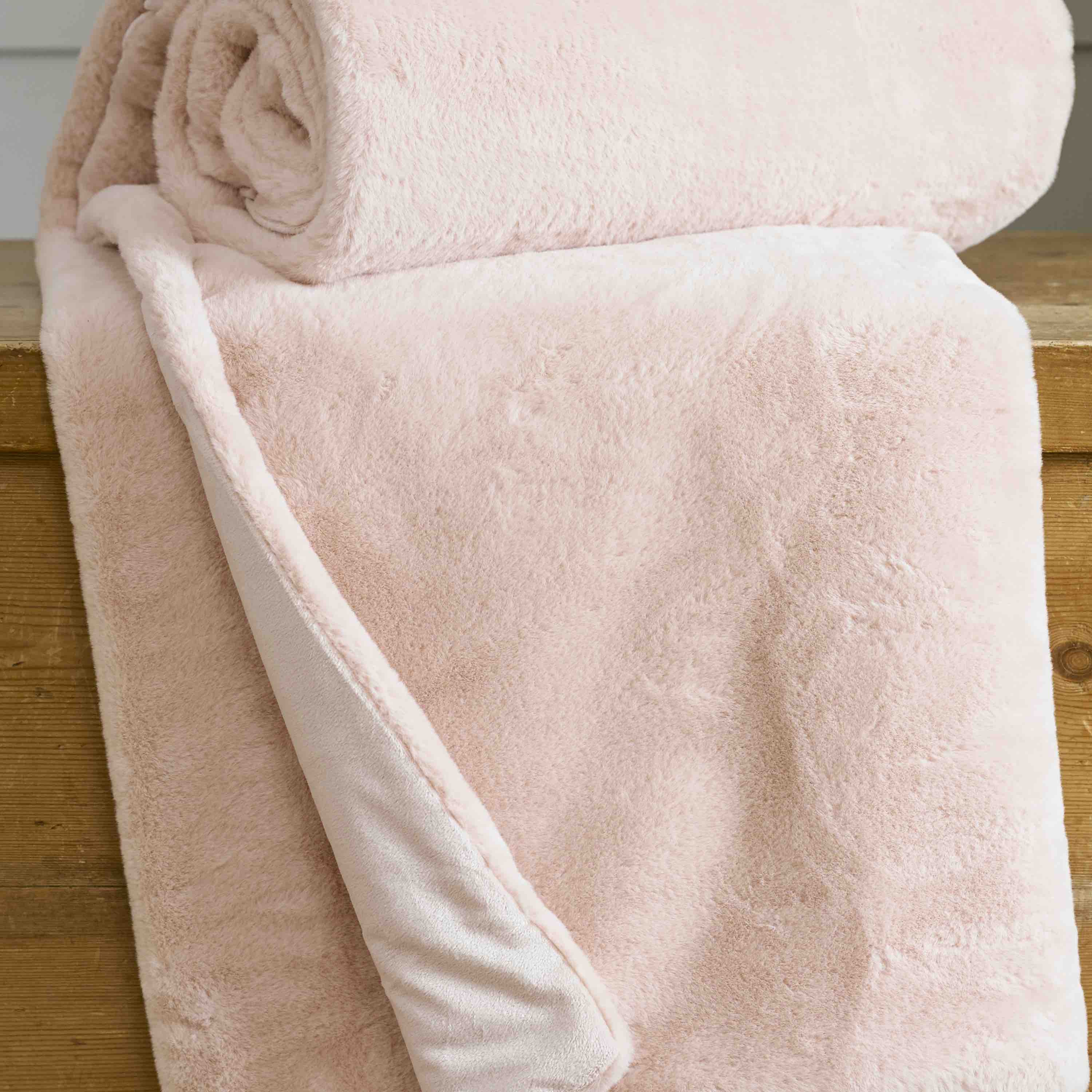 Luxury Aspen Faux Fur Quilted Throw Blanket - Soft Blush Pink Cozy Bedding for Couch, Bed & Winter Decor - Perfect for Home, Office & Gift Giving