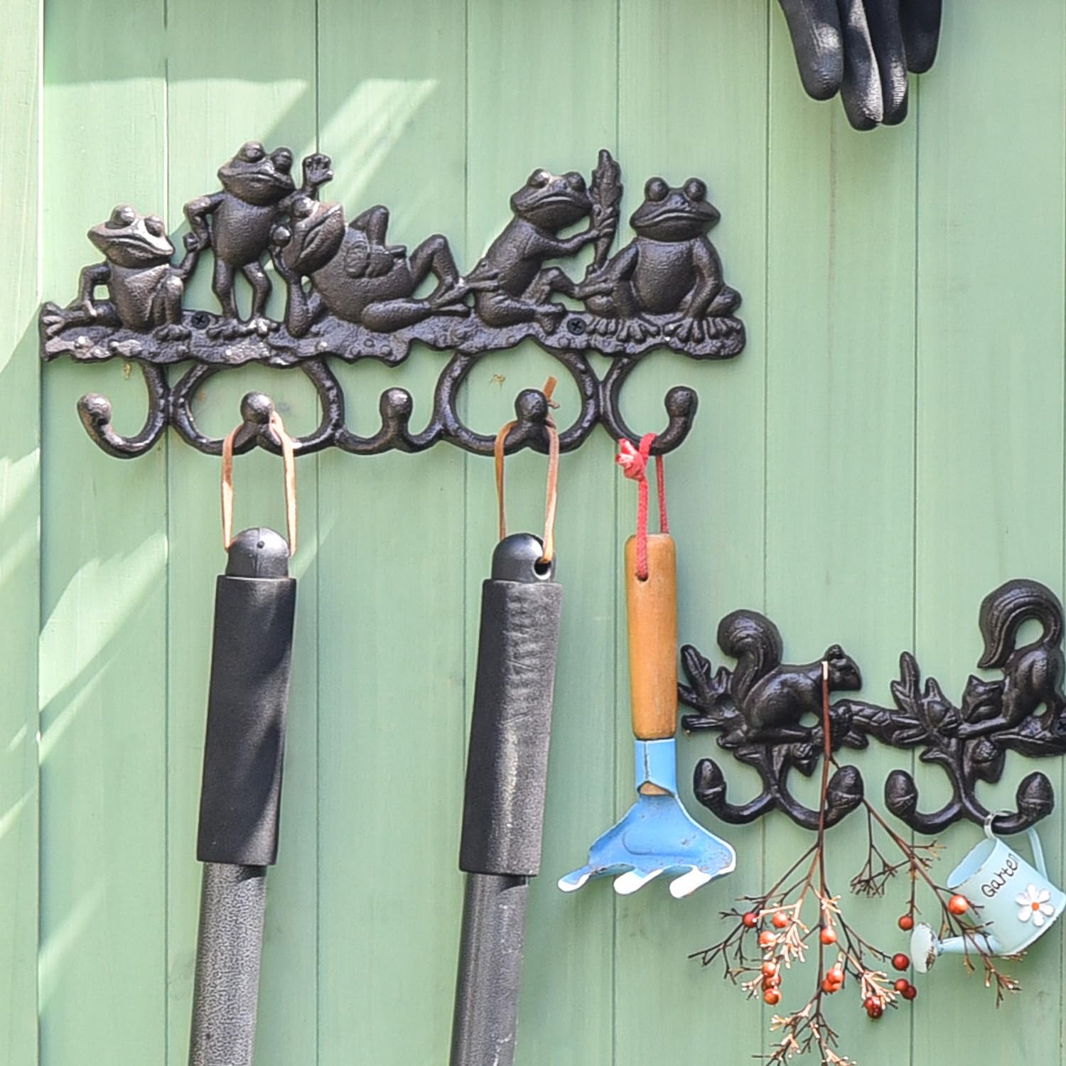 Decorative Cast Iron Wall Hanger with 5 Hooks - Frog Design Wall Mounted Organizer for Coats, Hats, Keys & Tools | Indoor/Outdoor Durable Storage Solution for Entryway, Garage, Garden & Mudroom