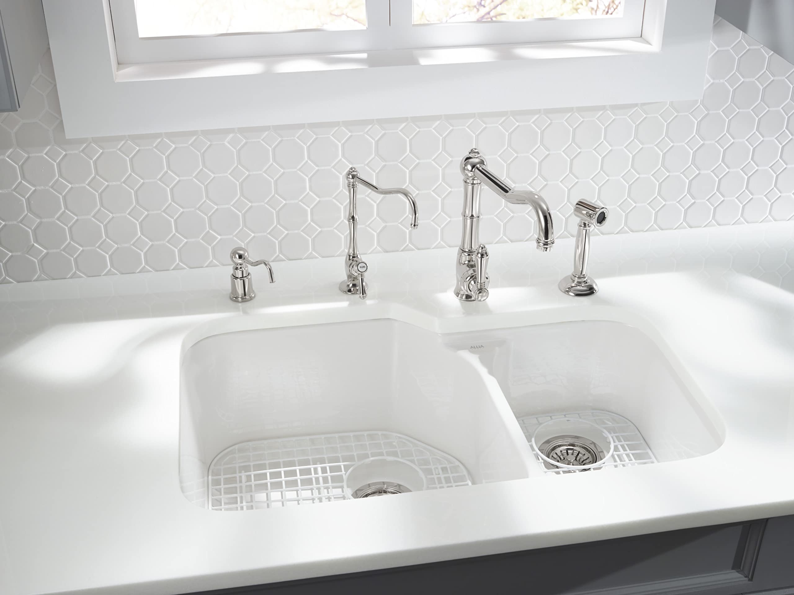 Rohl 6337-00 Fireclay Farmhouse Kitchen Sink 33x22 Inch White - Durable Undermount Sink for Modern Kitchens, Perfect for Cooking & Entertaining