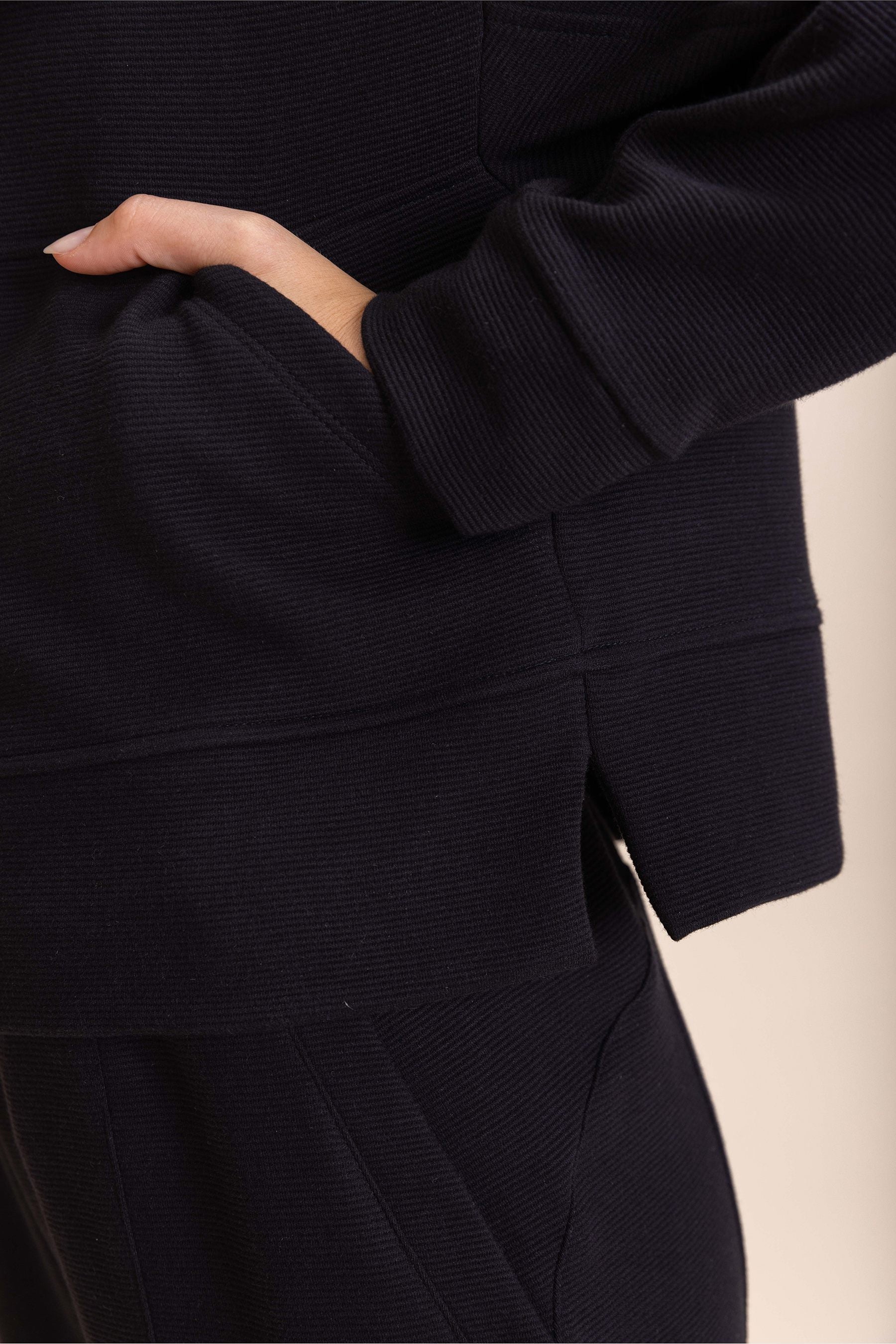 Stylish and Comfortable Women's Sweatshirt - Soft Casual Pullover for Everyday Wear | Perfect for Lounging, Running Errands, and Weekend Outfits
