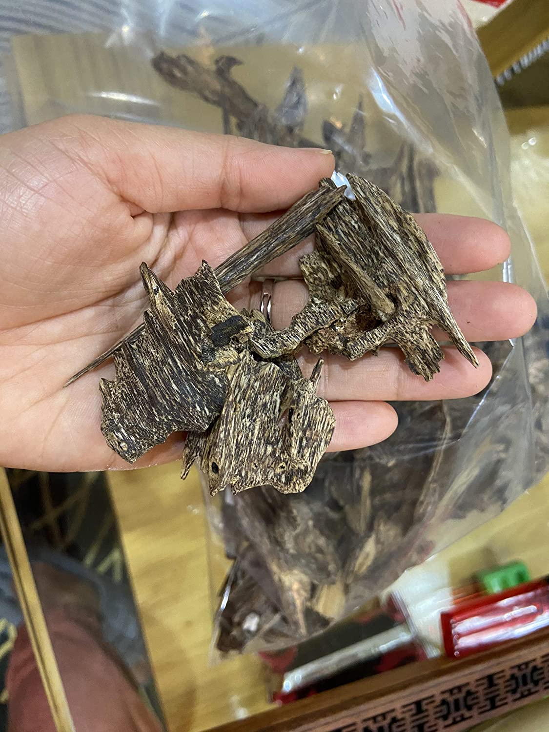 Premium Wild Agarwood Chips Incense - 100% Natural Aloeswood Grade A+++ (250g) | Directly Sourced from Quang Nam, Vietnam | Perfect for Meditation, Aromatherapy & Spiritual Ceremonies