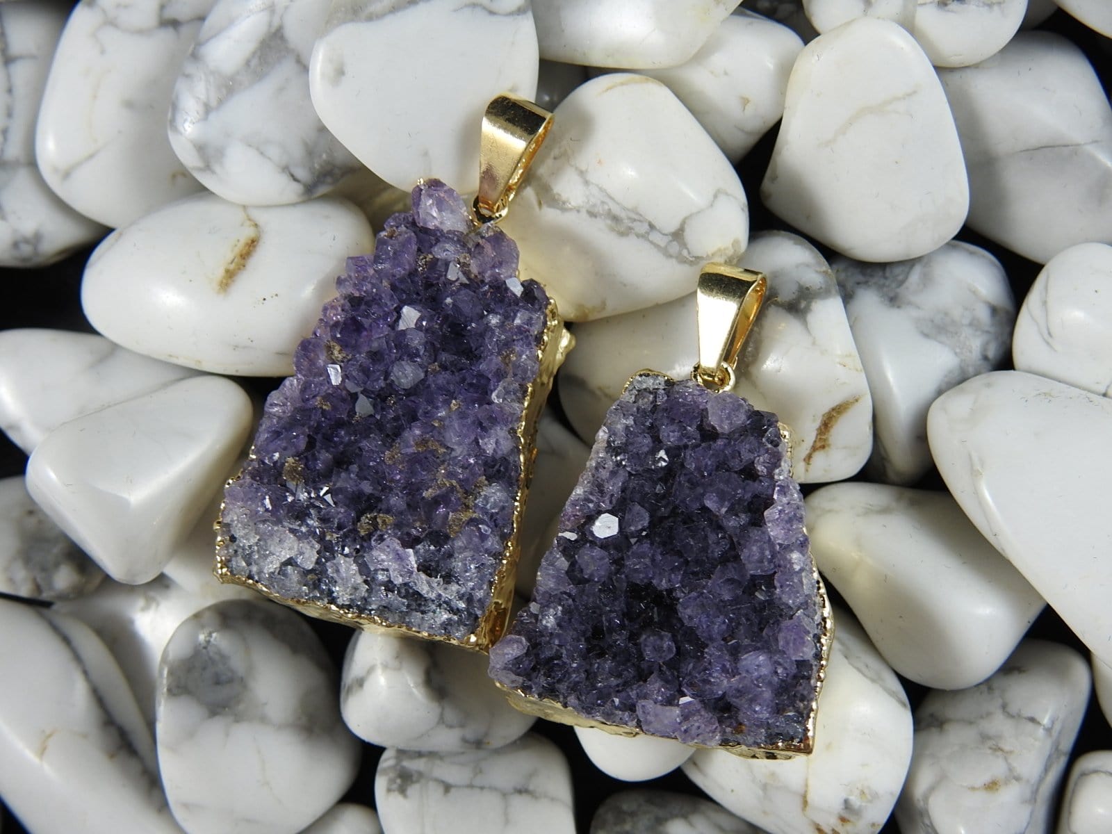 Natural Amethyst Crystal Cluster Pendant Necklace - Healing Stone Jewelry for Women - Perfect for Meditation, Energy Cleansing & Spiritual Gifts