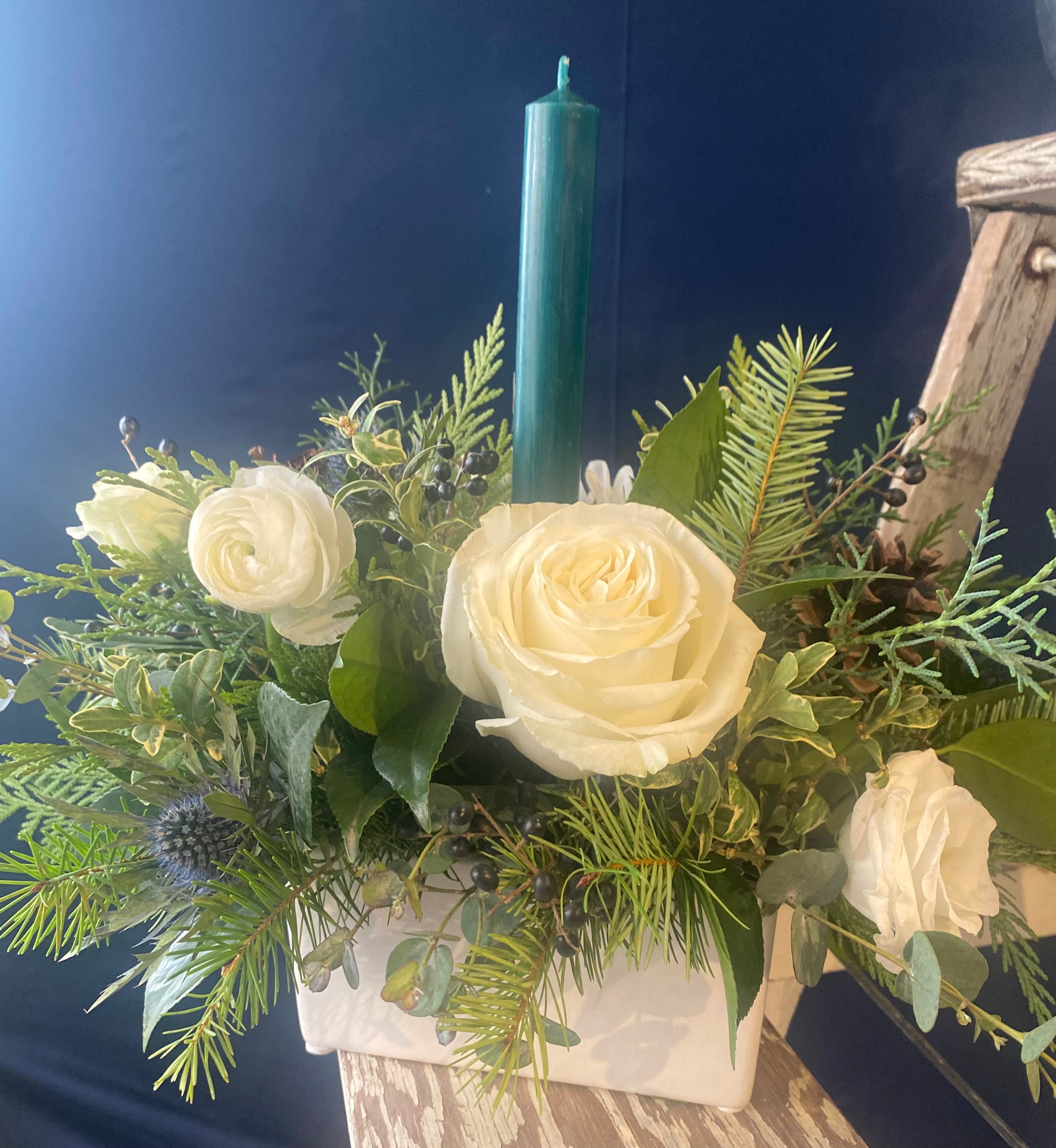 Elegant Green Scented Candle in White Ceramic Vase - Perfect for Home Decor, Wedding Centerpieces & Relaxation Gifts