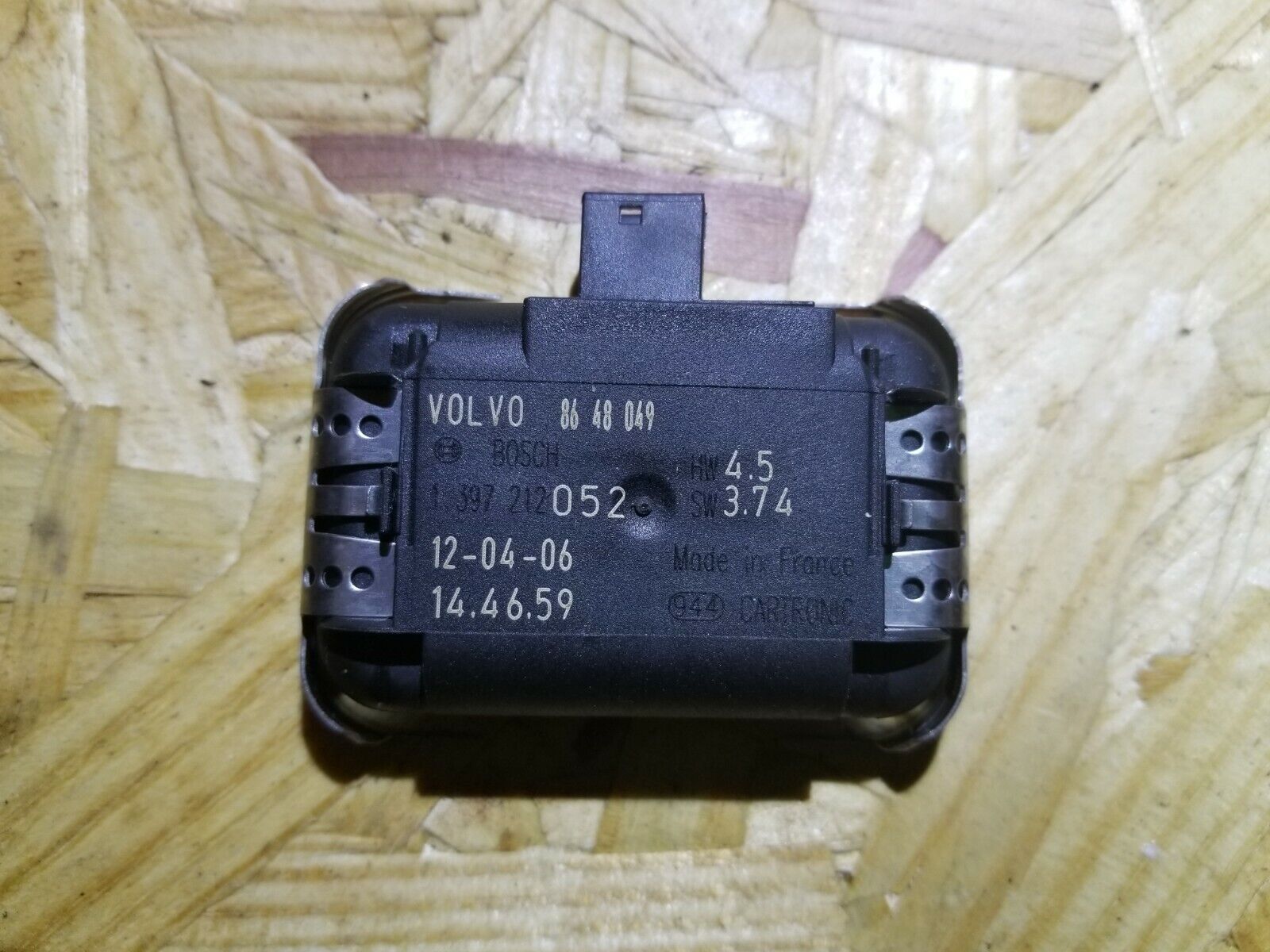 05 06 07 Volvo S40 Rain Sensor 8648049 OEM Replacement Part - Perfect for Automatic Wiper Activation in Rainy Weather