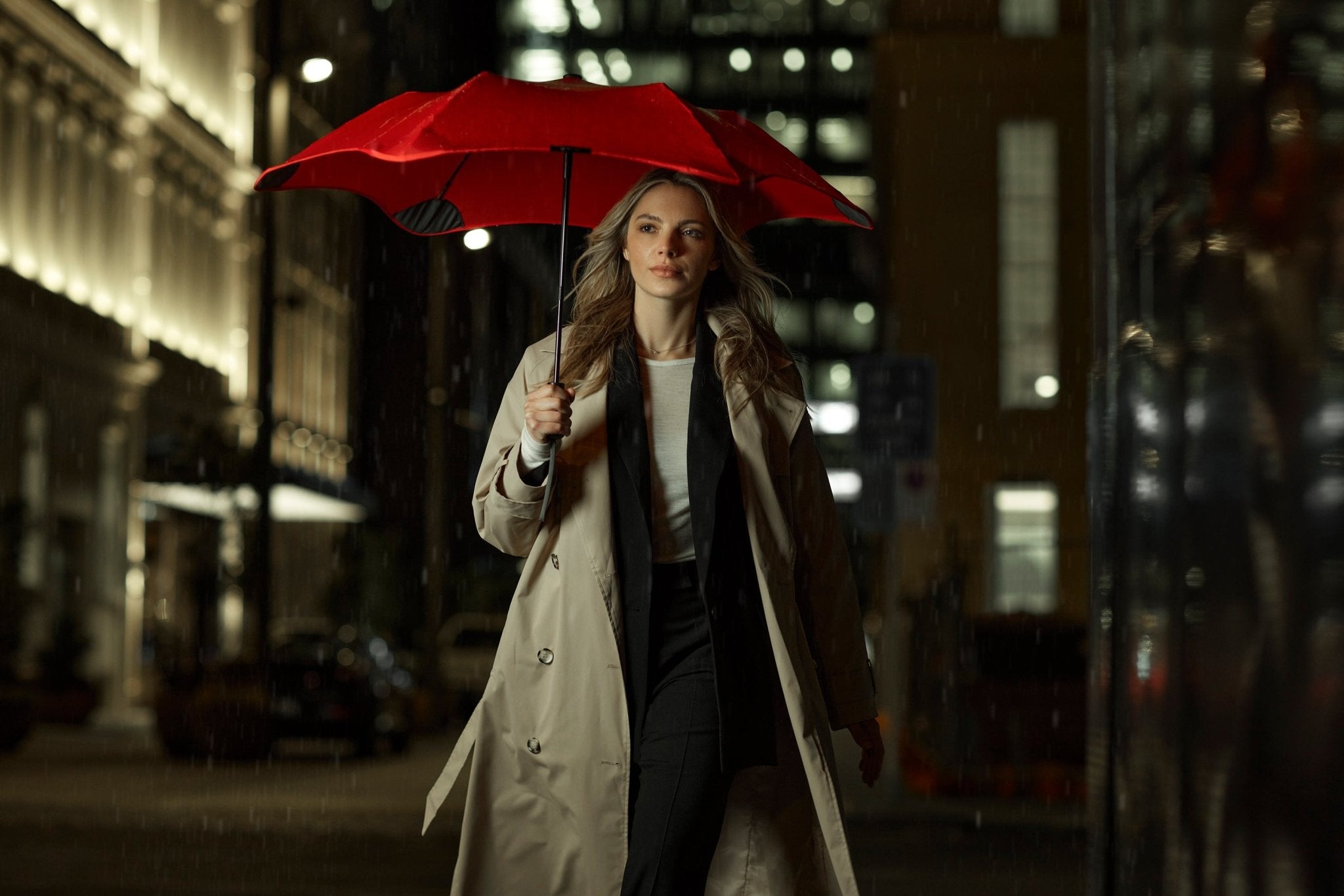 BLUNT Metro Collapsible Compact Umbrella - Windproof Travel Umbrella with Automatic Open/Close, Perfect for Commuting, Walking & Outdoor Activities (Red)