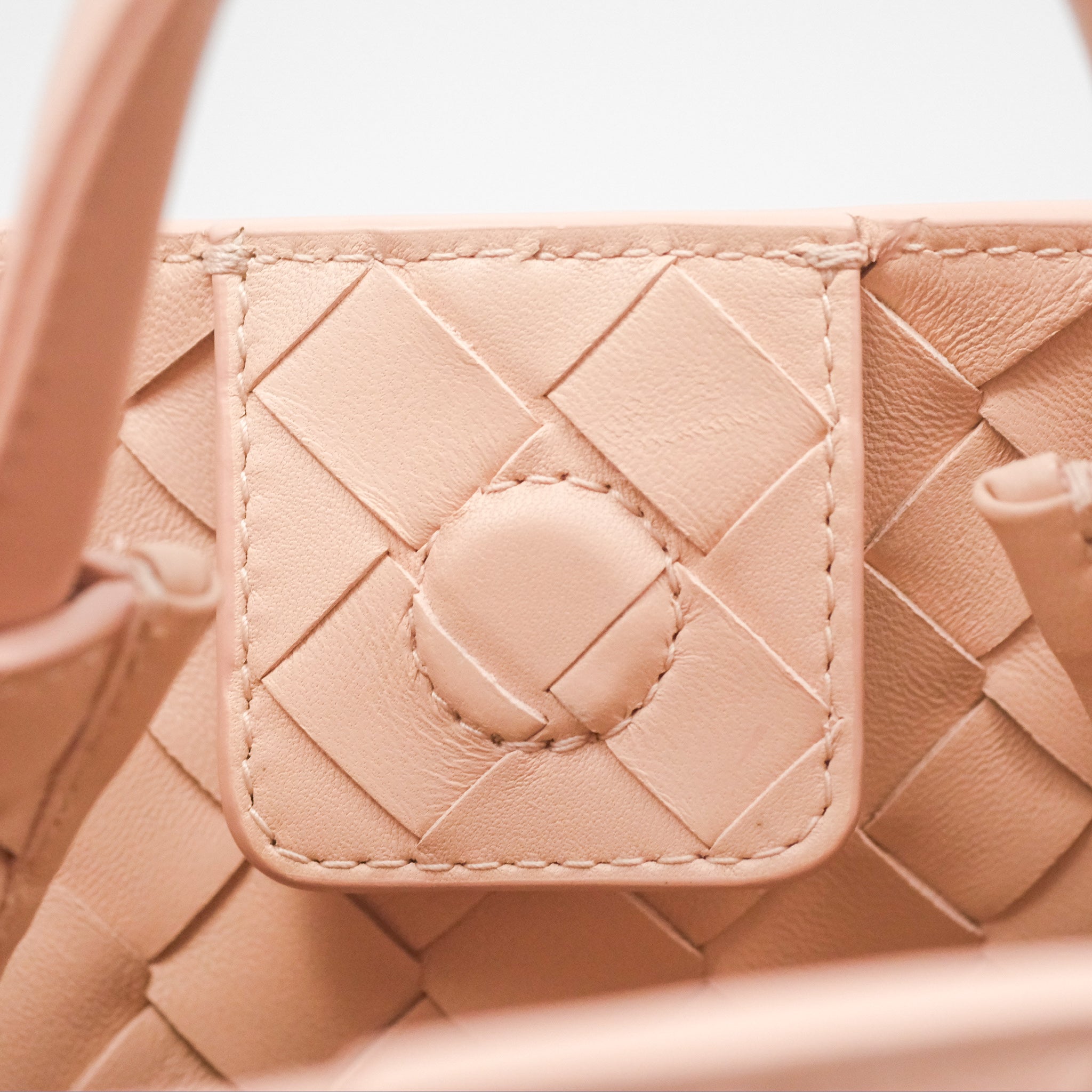 Bottega Veneta Small Andiamo Bag in Lotus Intrecciato Lambskin Leather - Luxury Crossbody Purse for Women, Perfect for Work, Travel & Evening Events