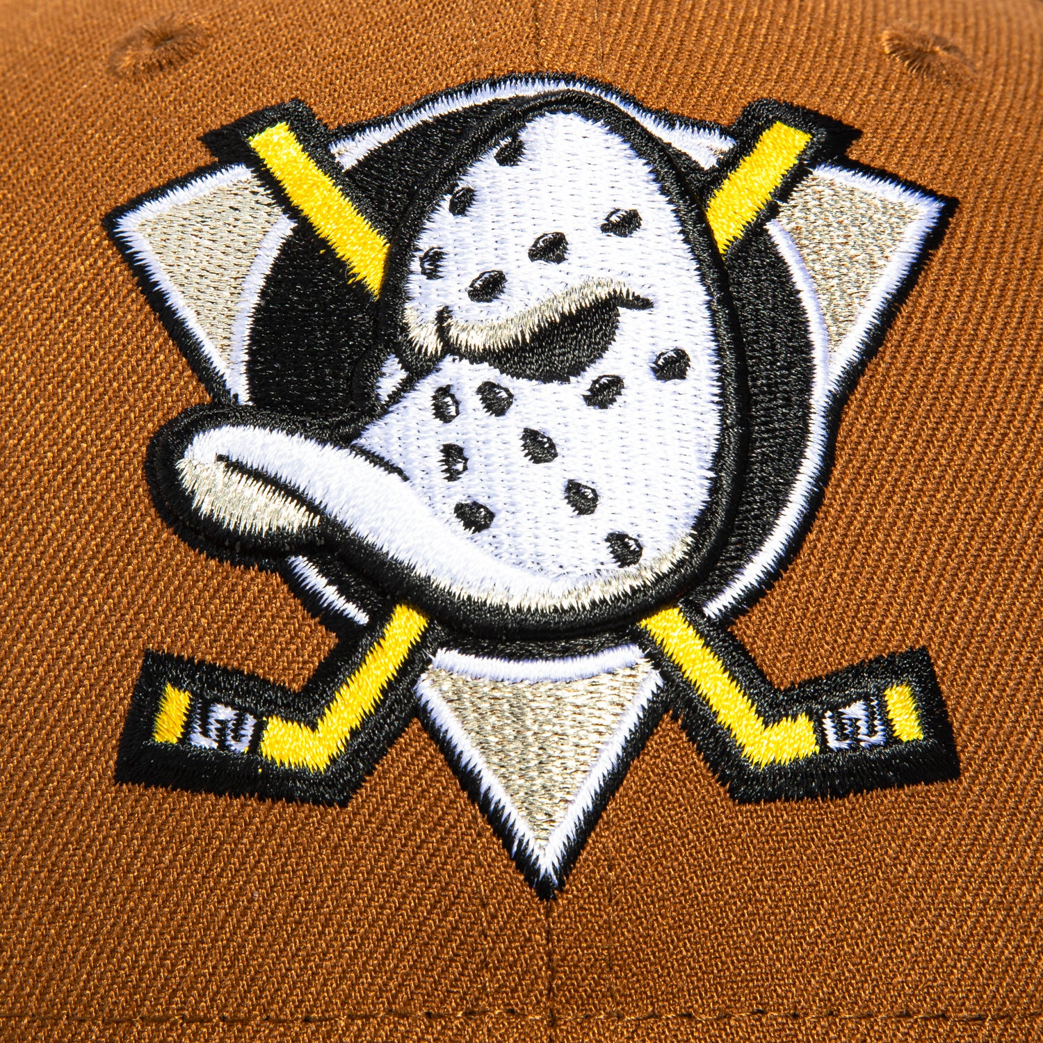 New Era 59Fifty Anaheim Ducks 10th Anniversary Patch Snapback Hat - Khaki & Olive Green - Official NHL Hockey Cap for Men & Women - Perfect for Games, Collecting & Streetwear Fashion