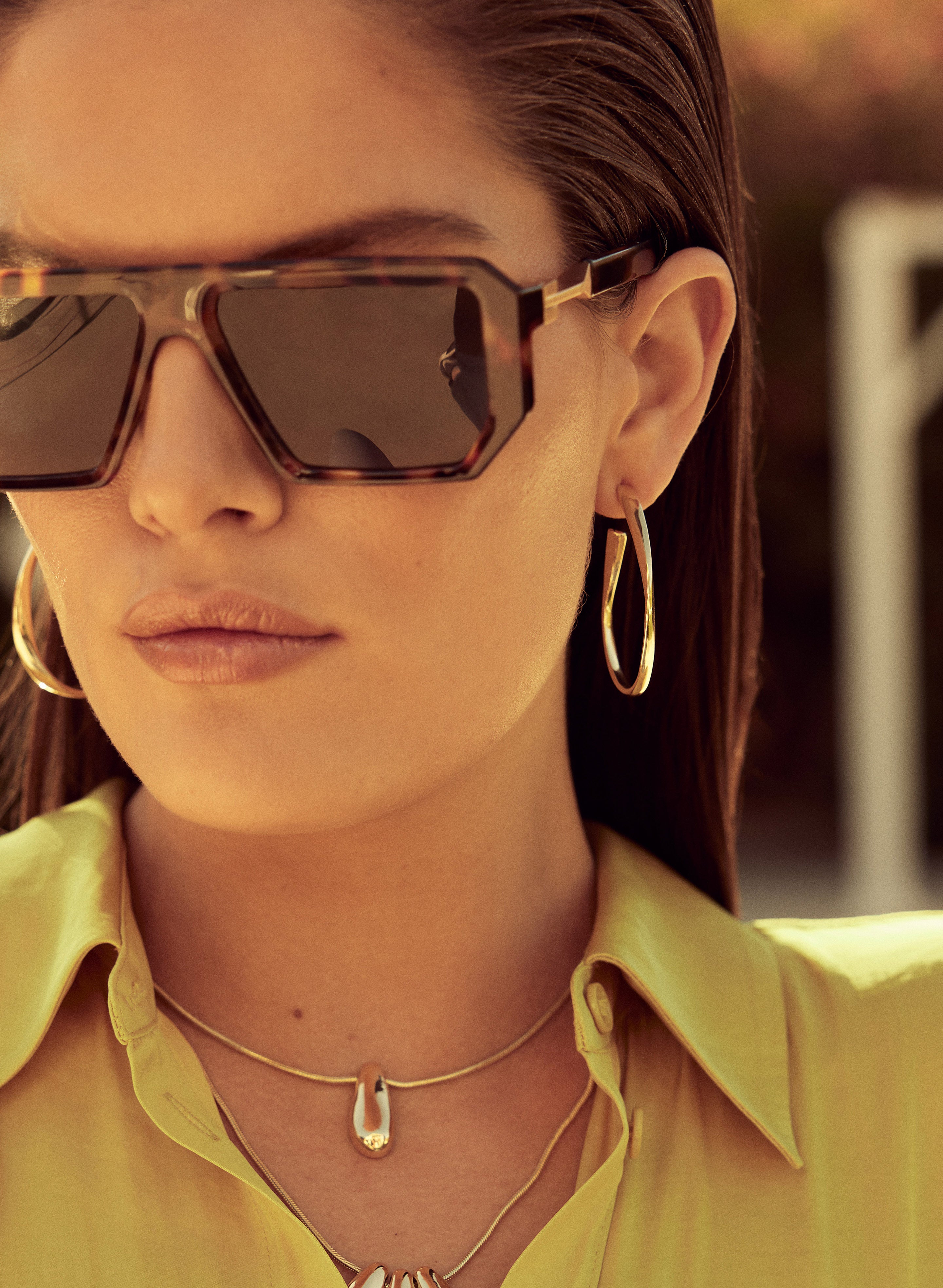Elegant Curved Hoop Earrings for Women - 14K Gold Plated Dainty Huggie Hoops - Perfect for Everyday Wear, Parties & Gifts