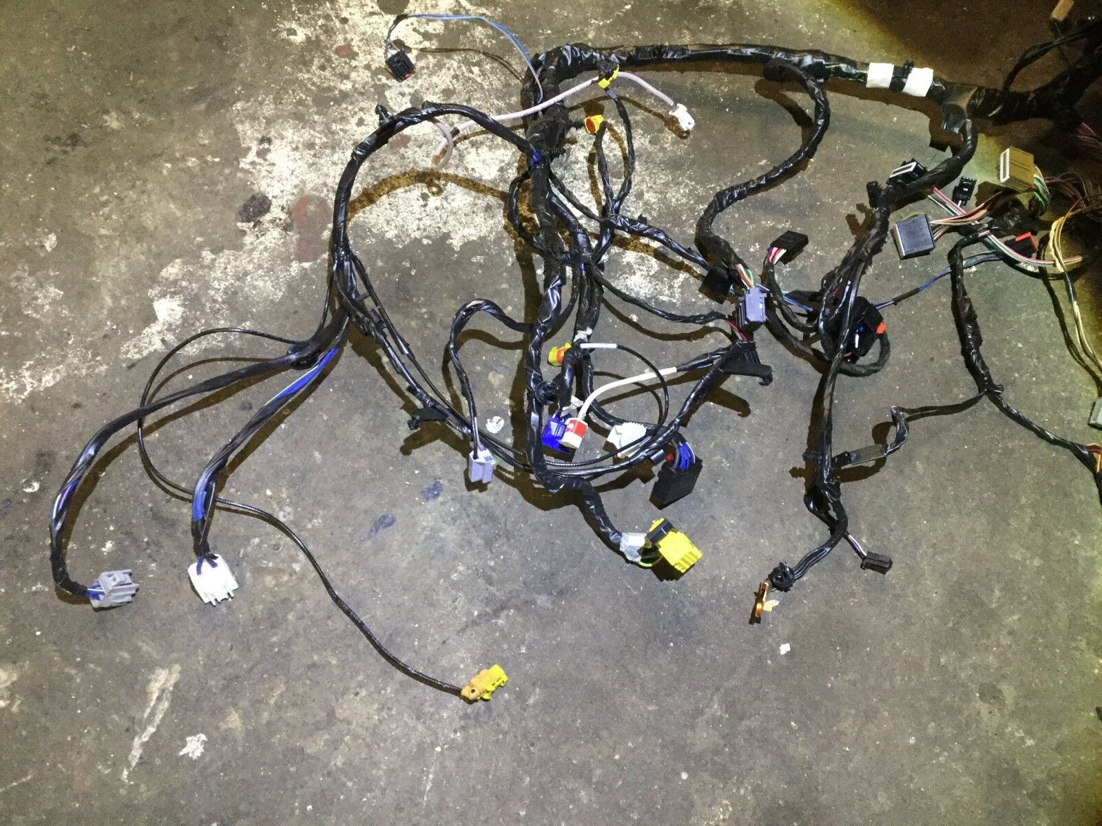 2005-2009 Toyota Prius OEM Dashboard Wiring Harness - Compatible with 2nd Gen Prius Models - Perfect for Electrical Repairs & Upgrades
