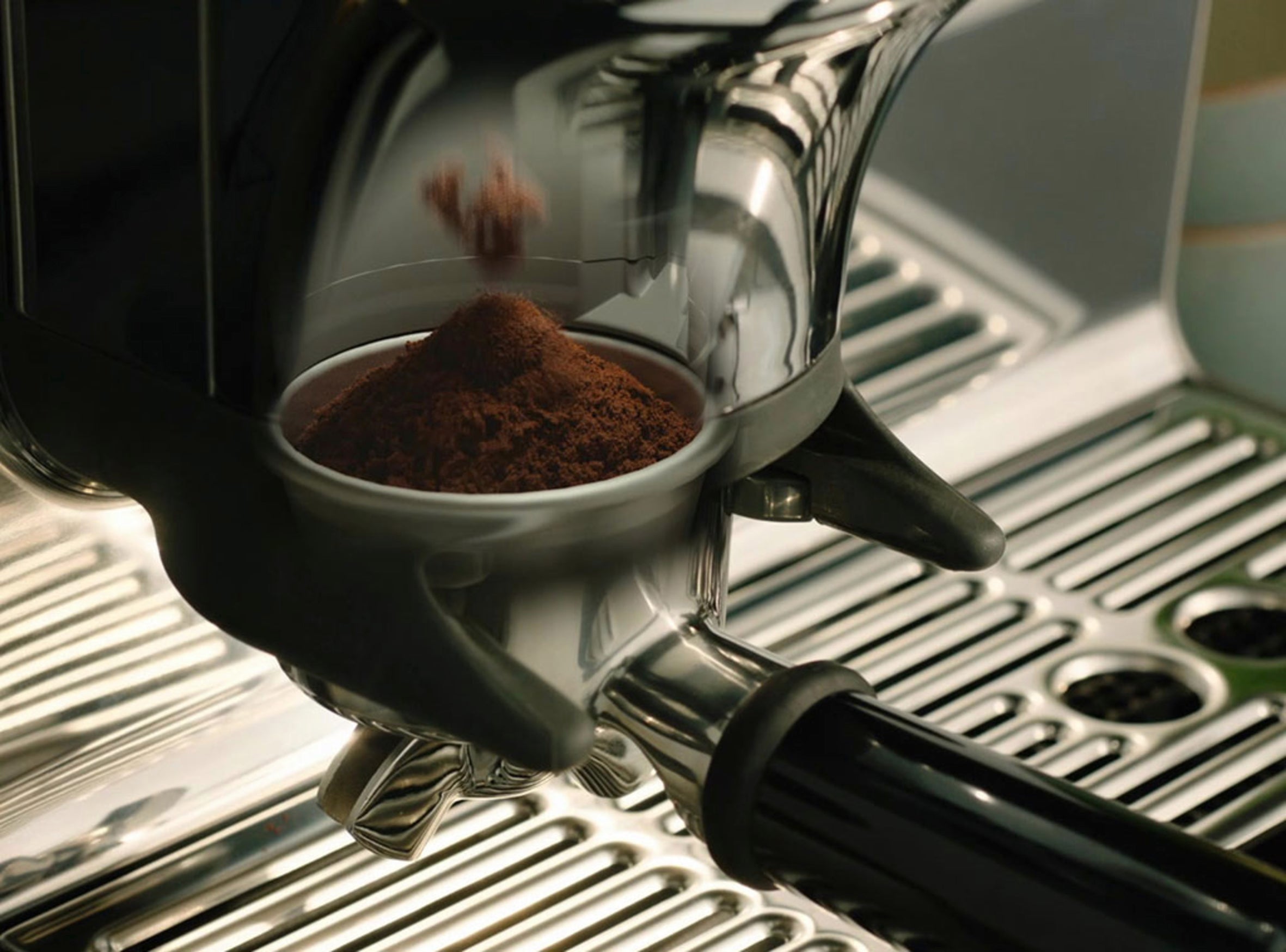 Breville Barista Express® Impress BES876BSS1BNA1 Espresso Machine with Built-in Grinder - Semi-Automatic Coffee Maker for Home Baristas, Perfect for Espresso, Latte & Cappuccino Lovers