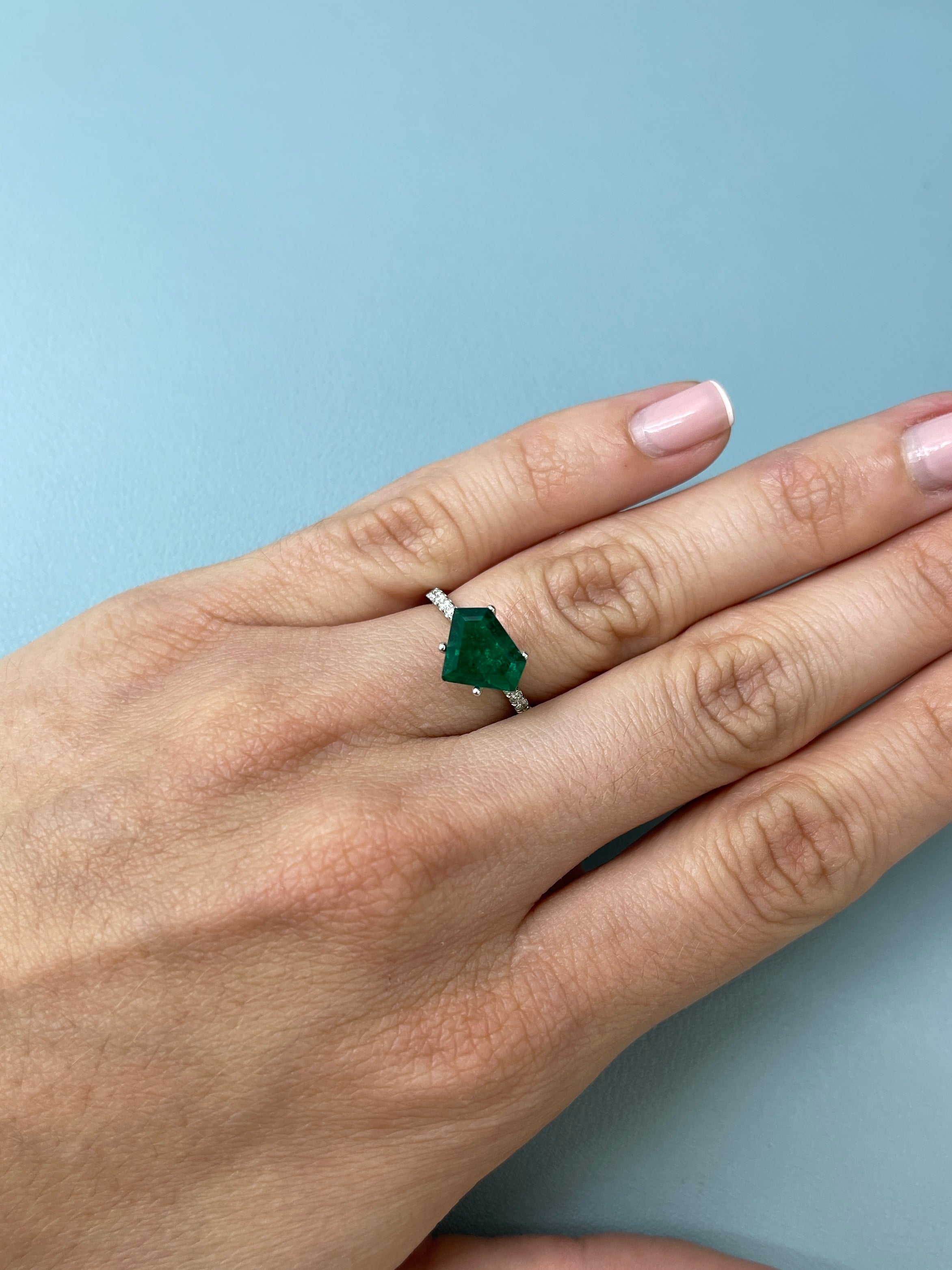 1.68 Carat AAA+ Muzo Fancy Shield Cut Natural Loose Colombian Emerald Gemstone for Jewelry Making, Engagement Rings & Luxury Gifts - Rare Collector's Stone