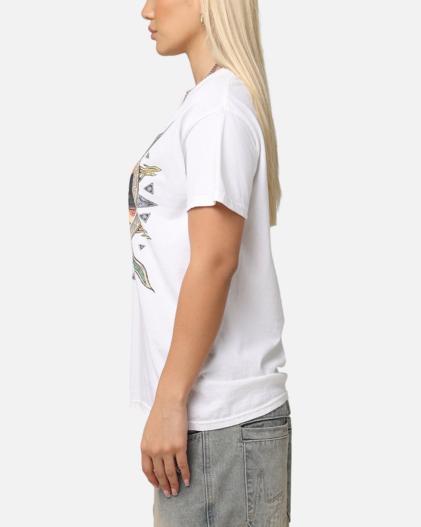 Alice In Chains Flames Vintage T-Shirt - White Retro Band Tee for Concerts & 90s Grunge Fashion