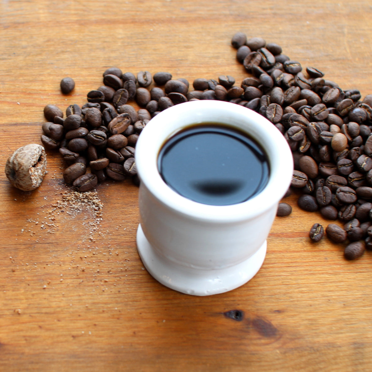 Premium Nutmeg Tavern Coffee Blend with Whole Nutmeg Spices - Rich Aromatic Ground Coffee for Cozy Mornings & Relaxing Evenings - Perfect for Home Brewing, Gifts, and Coffee Lovers