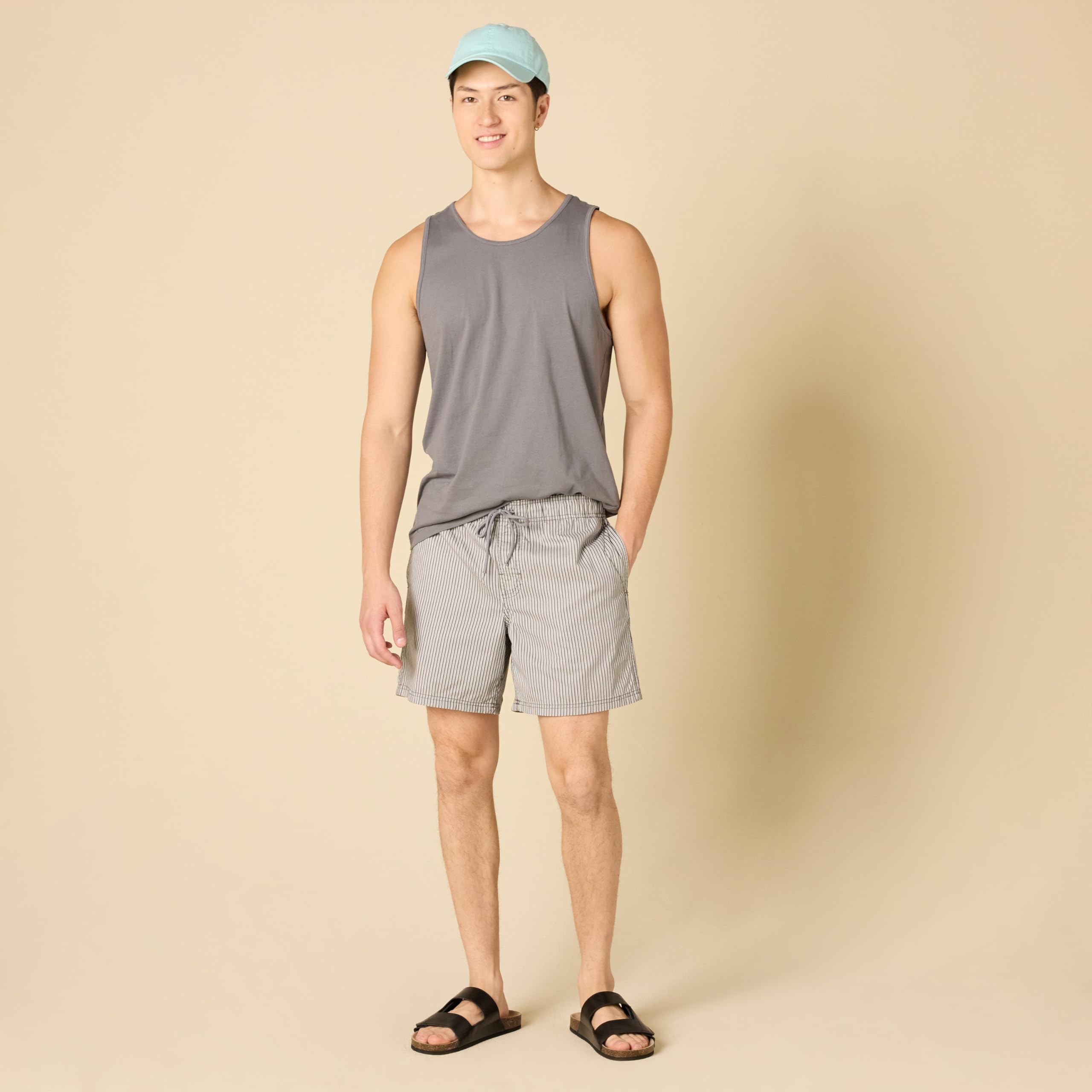 Amazon Essentials Men's Regular-Fit Vest | Lightweight Casual Sleeveless Jacket for Layering, Office & Outdoor Activities | Comfortable & Stylish Men's Fashion
