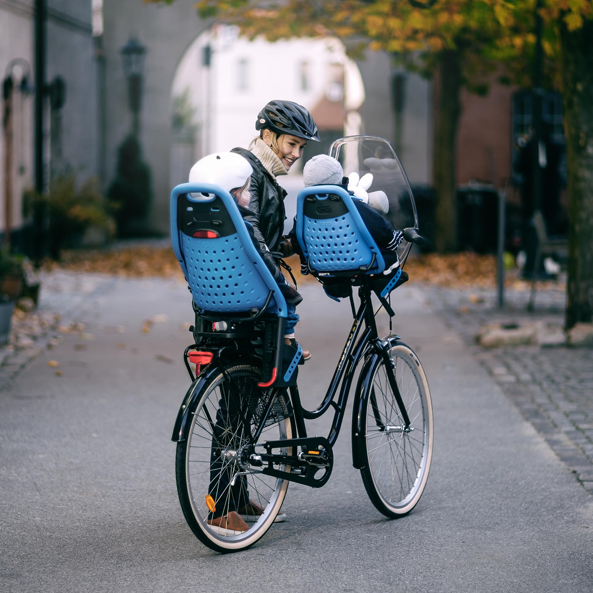 Thule Yepp Maxi Child Bike Seat - Safe & Comfortable Rear Mounted Bicycle Carrier for Toddlers 1-6 Years Old - Perfect for Family Cycling, Commuting & Outdoor Adventures