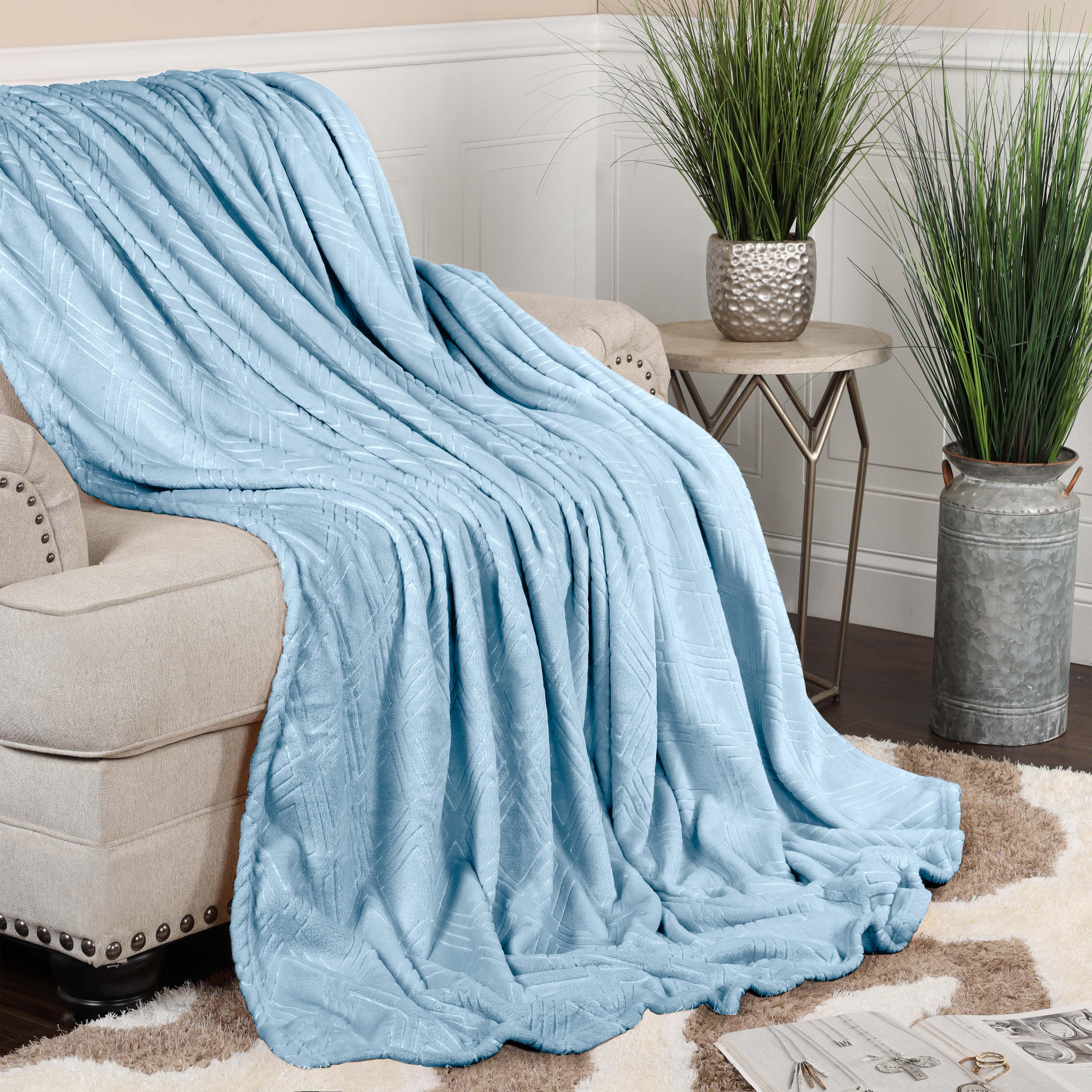 Premium Alaska Diamond Fleece Plush Blanket - Ultra Soft & Fluffy for Maximum Comfort - Perfect for Cozy Nights, Movie Time, and Winter Warmth