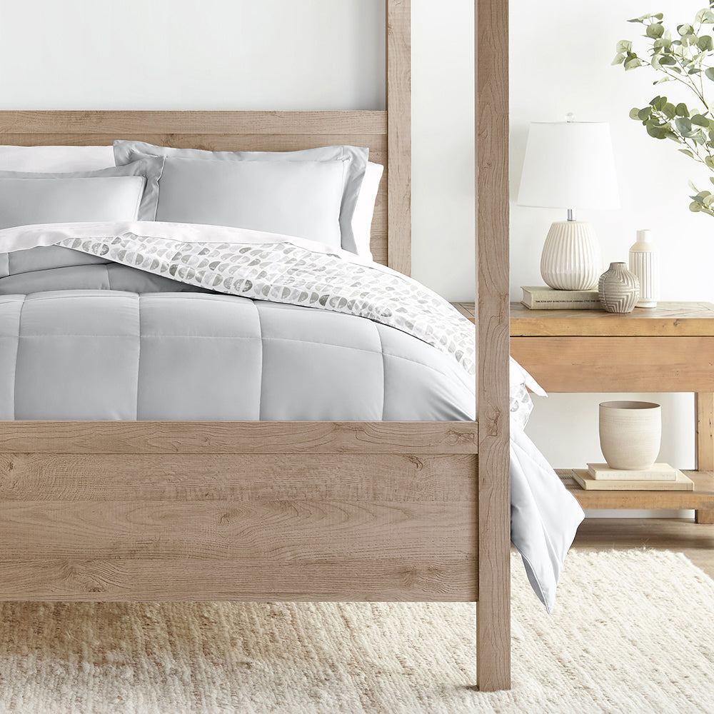Moonlight Stars Reversible Down Alternative Comforter Set - All Season Soft Hypoallergenic Bedding for Cozy Sleep - Perfect for Bedroom, Guest Room, Dorm & Hotel Use