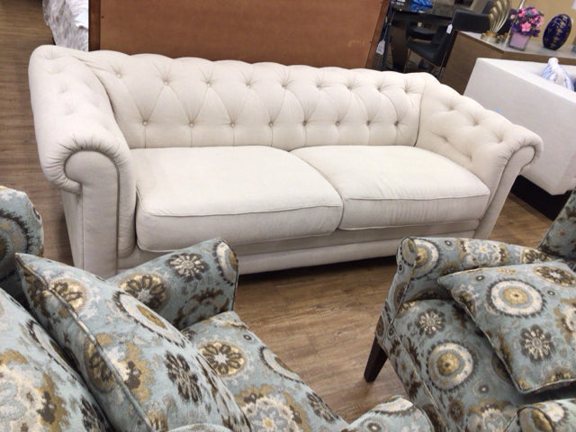 Luxury Cream Button Tufted Rolled Arm Sofa by Bassett Furniture - Elegant Living Room Couch for Modern Home & Office Decor