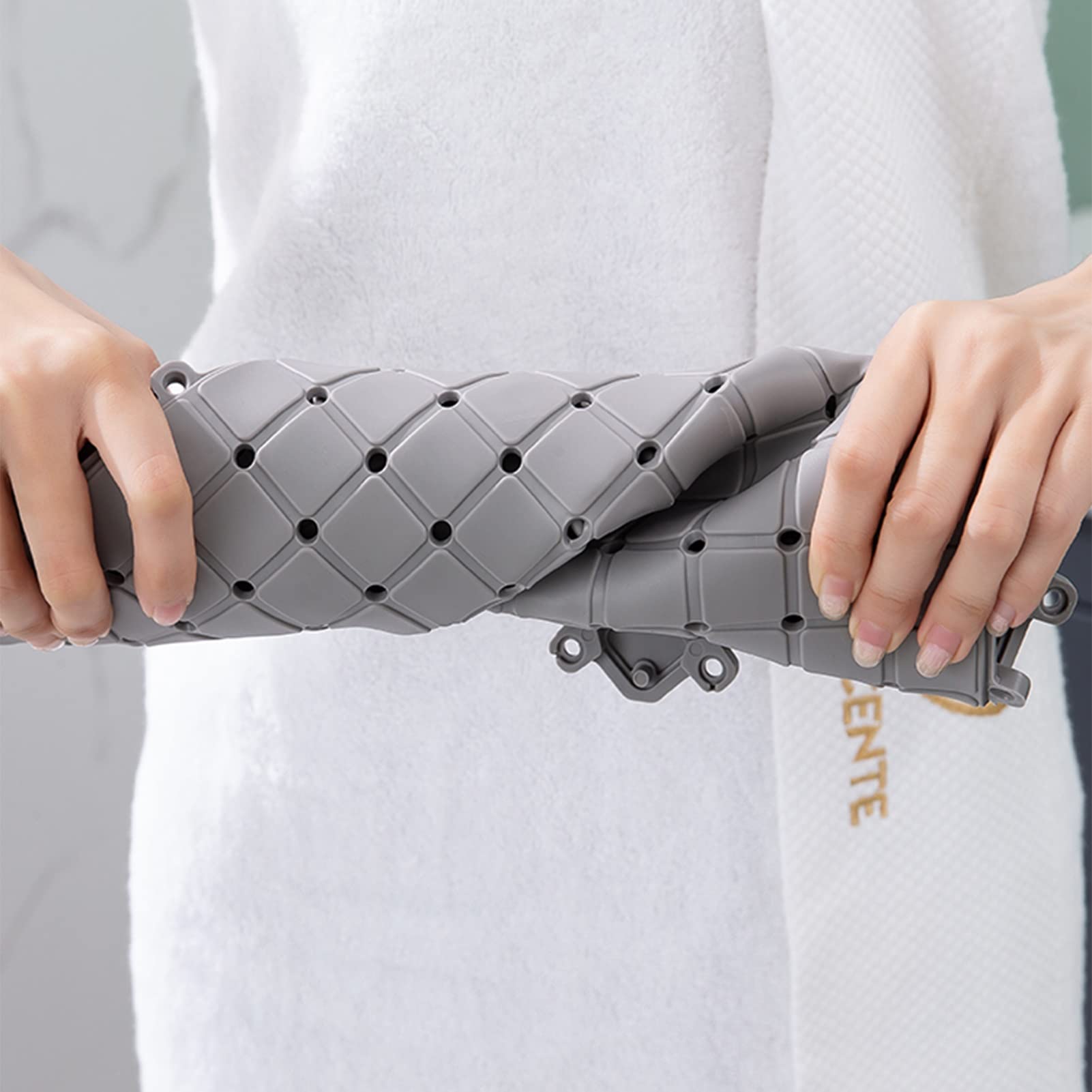 Non-Slip Rubber Bath Mat 30x30cm - Interlocking Waterproof Floor Tiles with Drainage Holes & Suction Cups - Anti-Skid Shower Mat for Bathroom, Kitchen, Gym - Easy to Clean & Durable (Black, 32-Piece Set) - Perfect for Wet Areas, Saunas & Poolside Safety