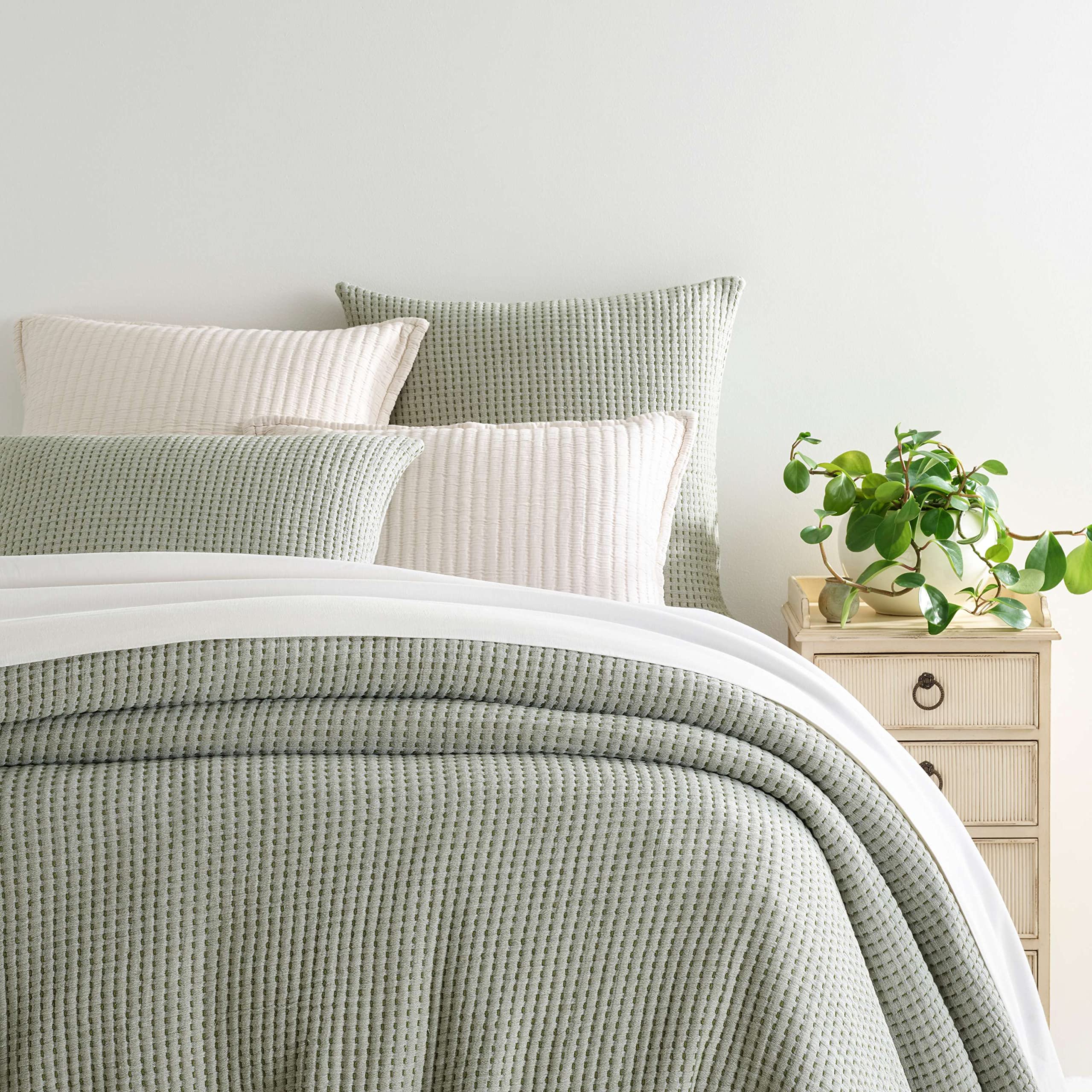 Pick Stitch Evergreen Matelasse Coverlet - Full/Queen Size Bedspread - Solid Green Quilted Bedding - Luxury Bed Cover for Master Bedroom, Guest Room & Dorm Decor