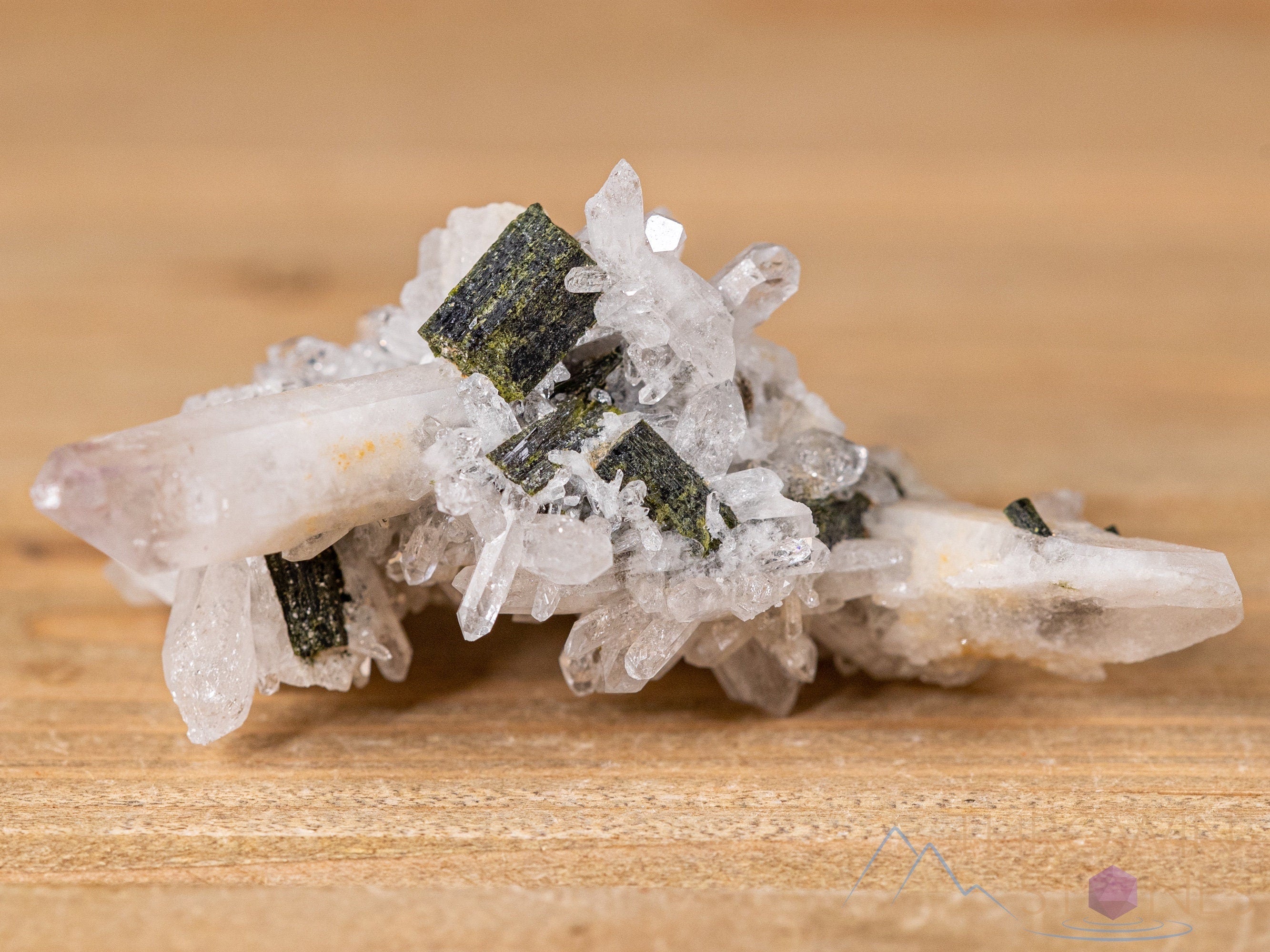 Natural Quartz with Epidote Raw Crystal Cluster - Unique Housewarming Gift, Healing Stones for Home Decor & Spiritual Energy - Perfect for Meditation, Reiki & Feng Shui