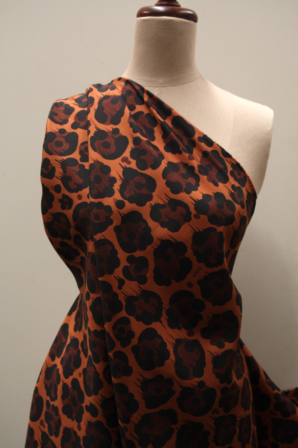 Premium Cat Coach Habutae Silk Collar - Elegant & Comfortable Pet Accessory for Grooming, Training, and Special Occasions