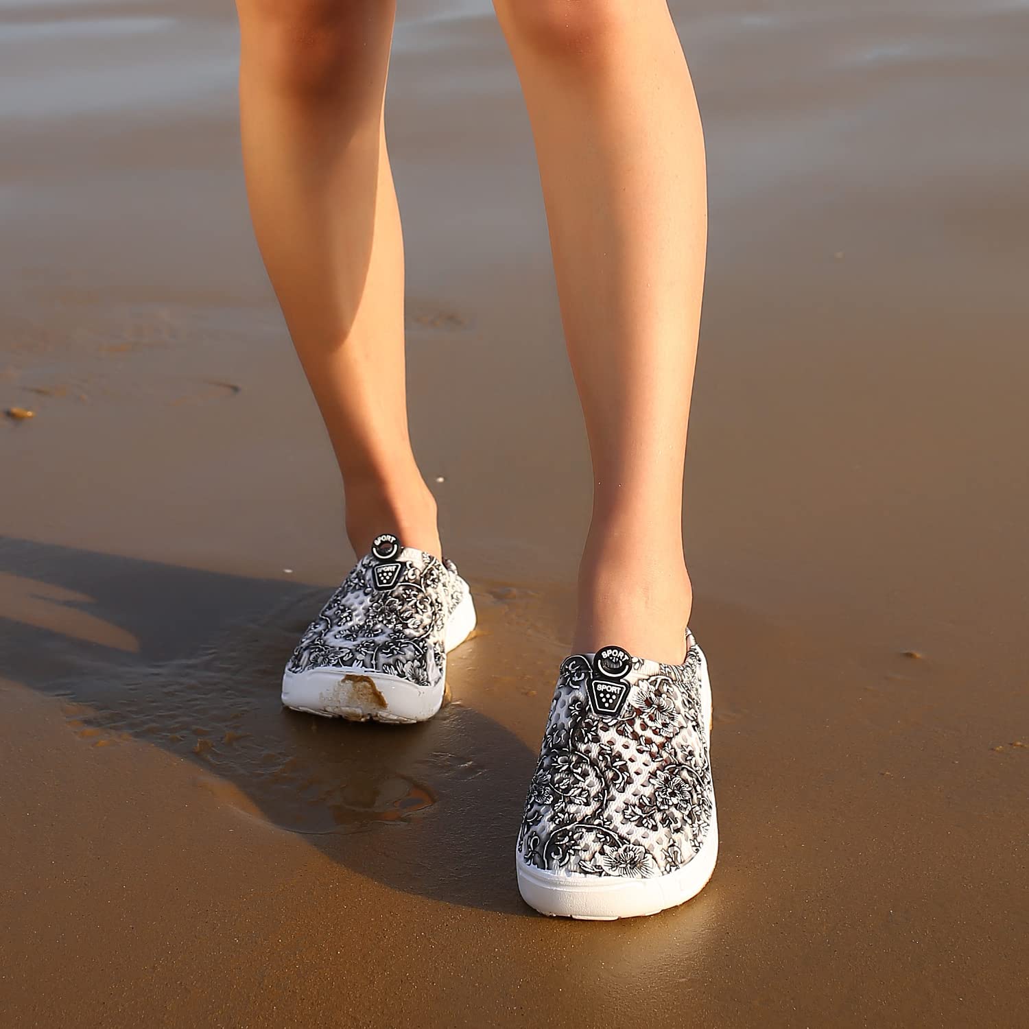 **Women's Garden Clogs - Breathable Water Shoes for Beach, Bathing, Walking & Travel - Comfortable Slip-On Slippers for Home & Outdoor Use**