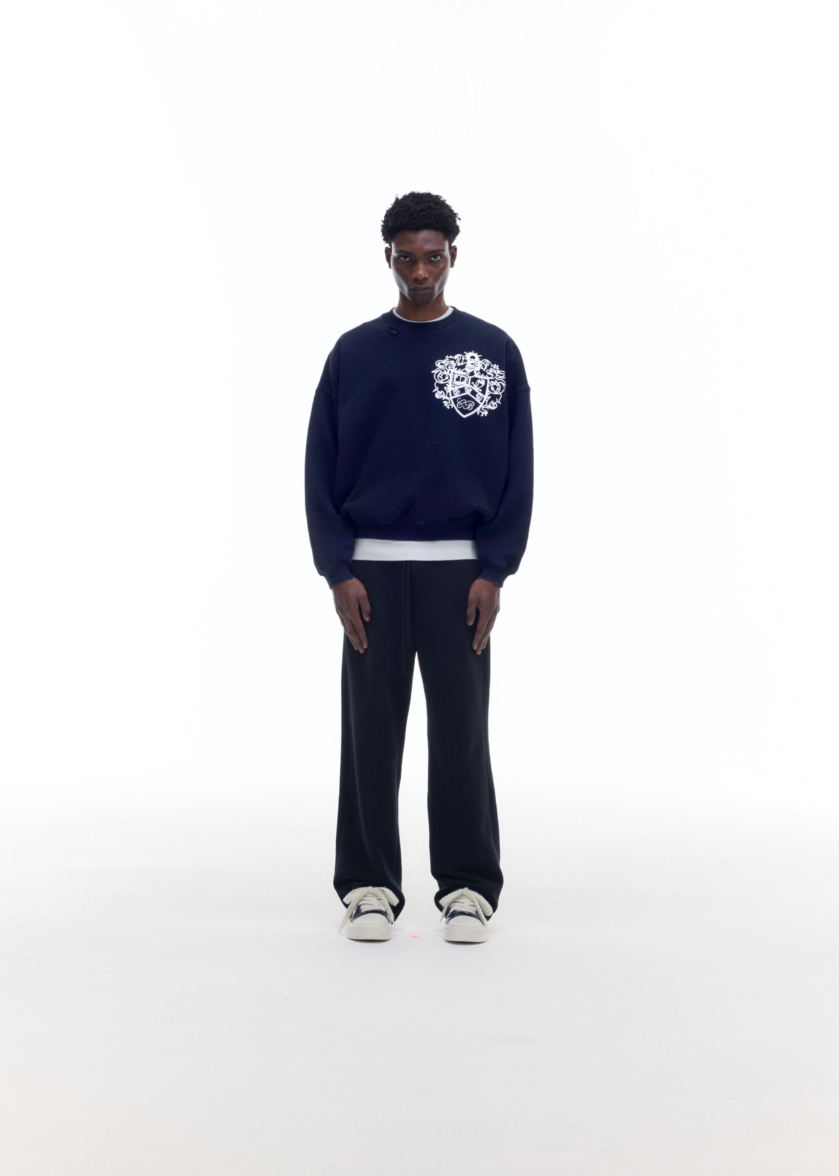 Vintage Distressed College Crest Sweatshirt - Comfortable & Stylish Pullover for Casual Wear, Campus Fashion & Street Style