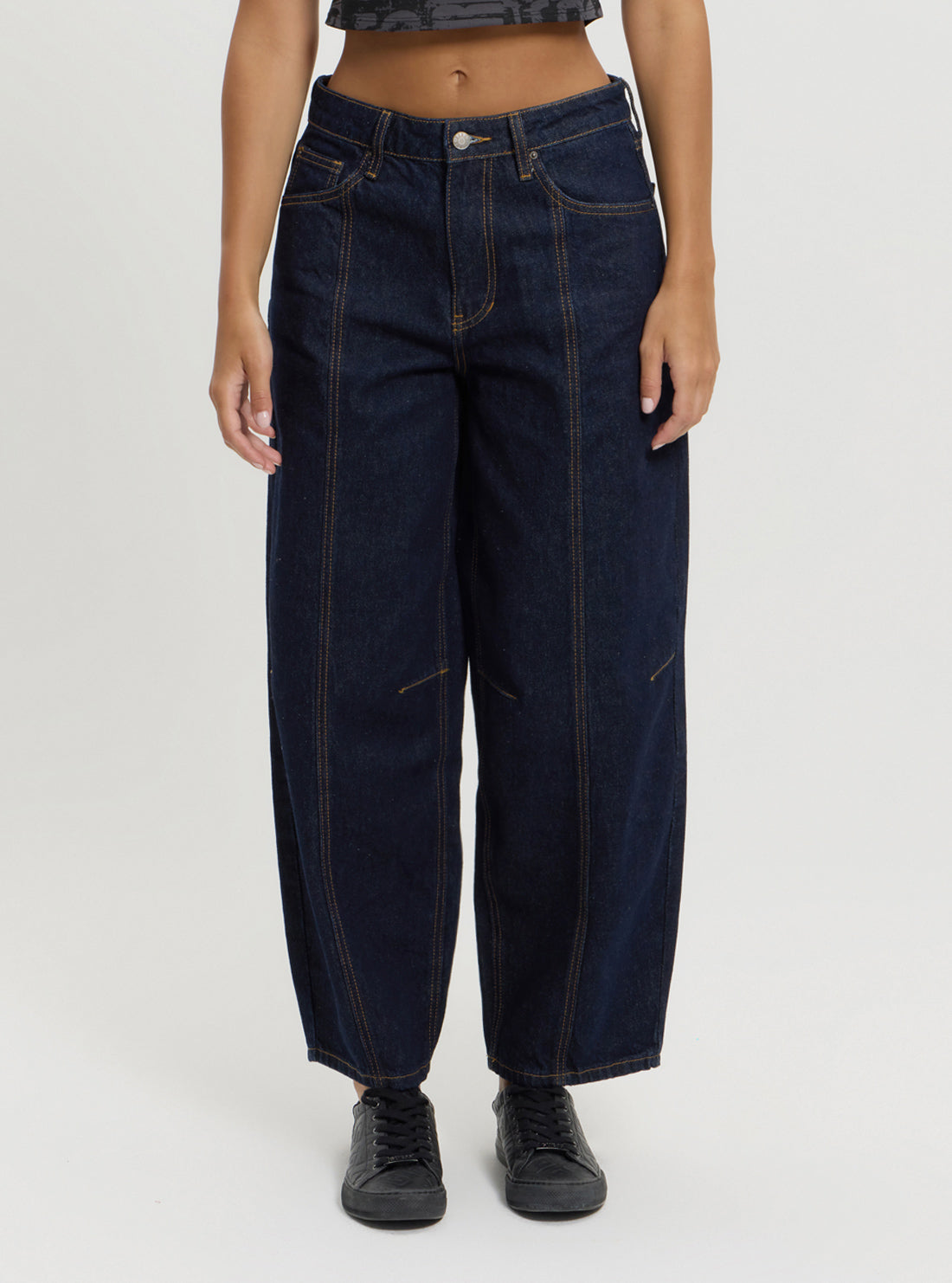 Guess Originals Tapered Baggy Jeans for Women - High Waist Distressed Denim Pants - Casual Streetwear & Everyday Comfort