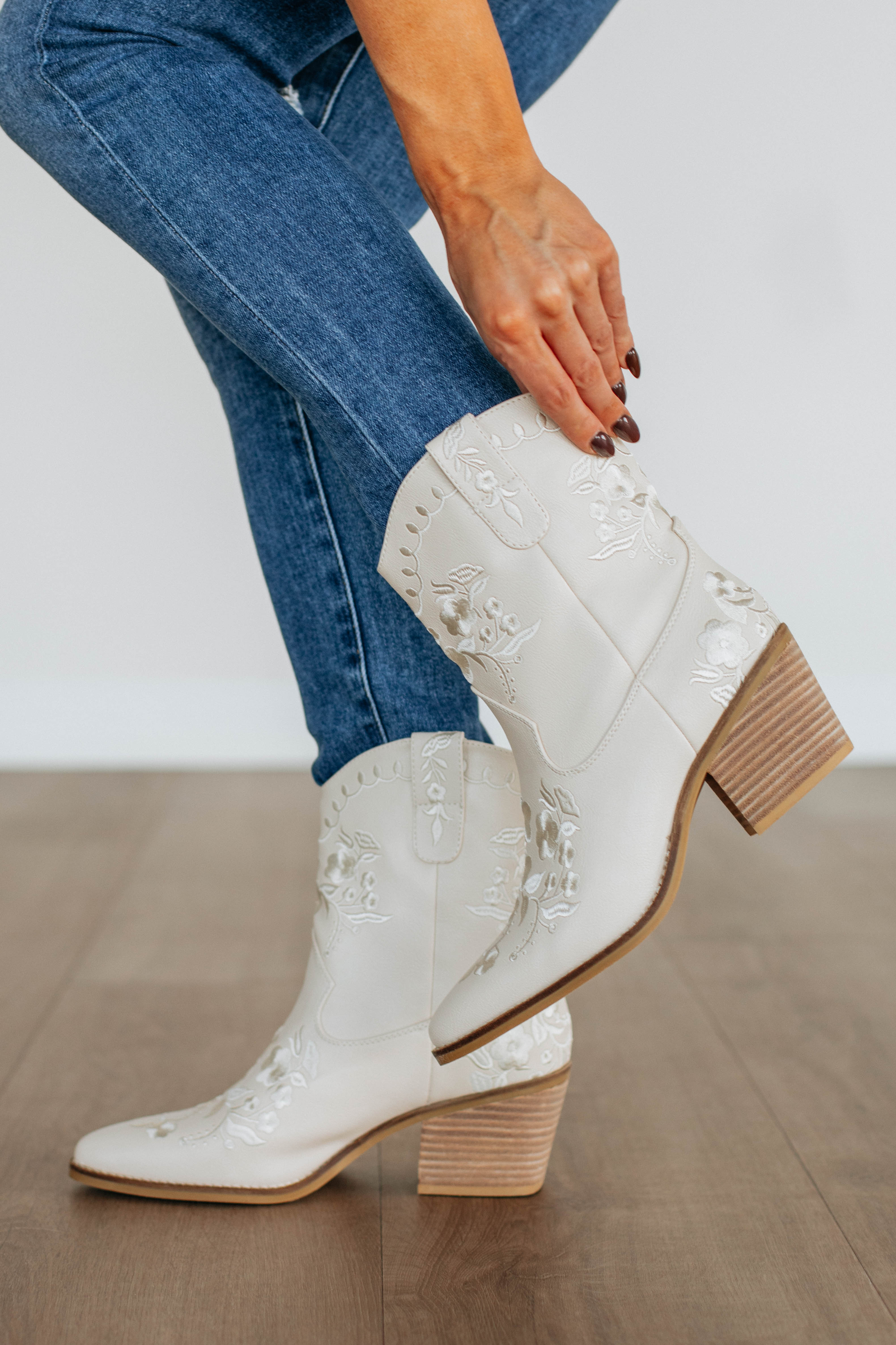 Cowgirl Crazy Boots - Stylish Western Cowboy Boots for Women | Perfect for Rodeo, Country Dancing & Outdoor Adventures