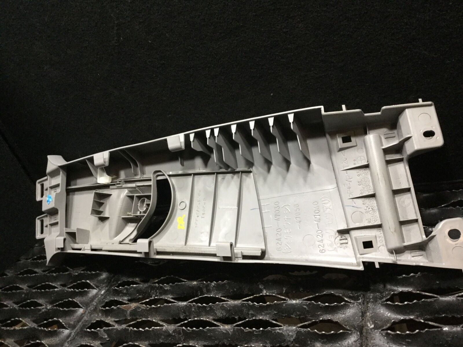 2005-2009 Toyota Prius OEM Left Center Seatbelt Upper B Pillar Trim Replacement - Perfect for Car Interior Repair & Safety Enhancement
