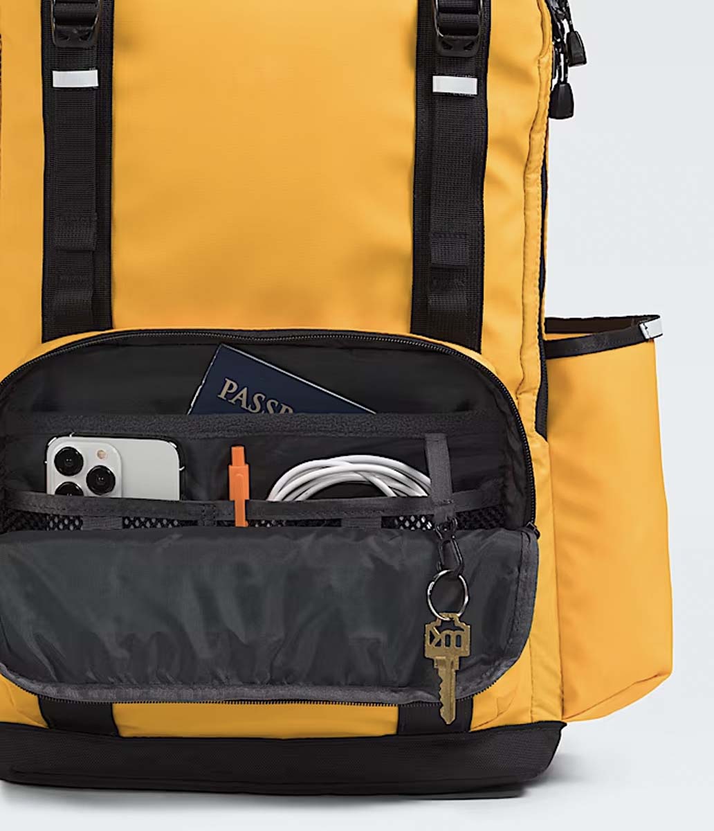 The North Face Base Camp Daypack - Lightweight Hiking Backpack for Men & Women - Durable Travel Daypack for Outdoor Adventures, Commuting & Daily Use