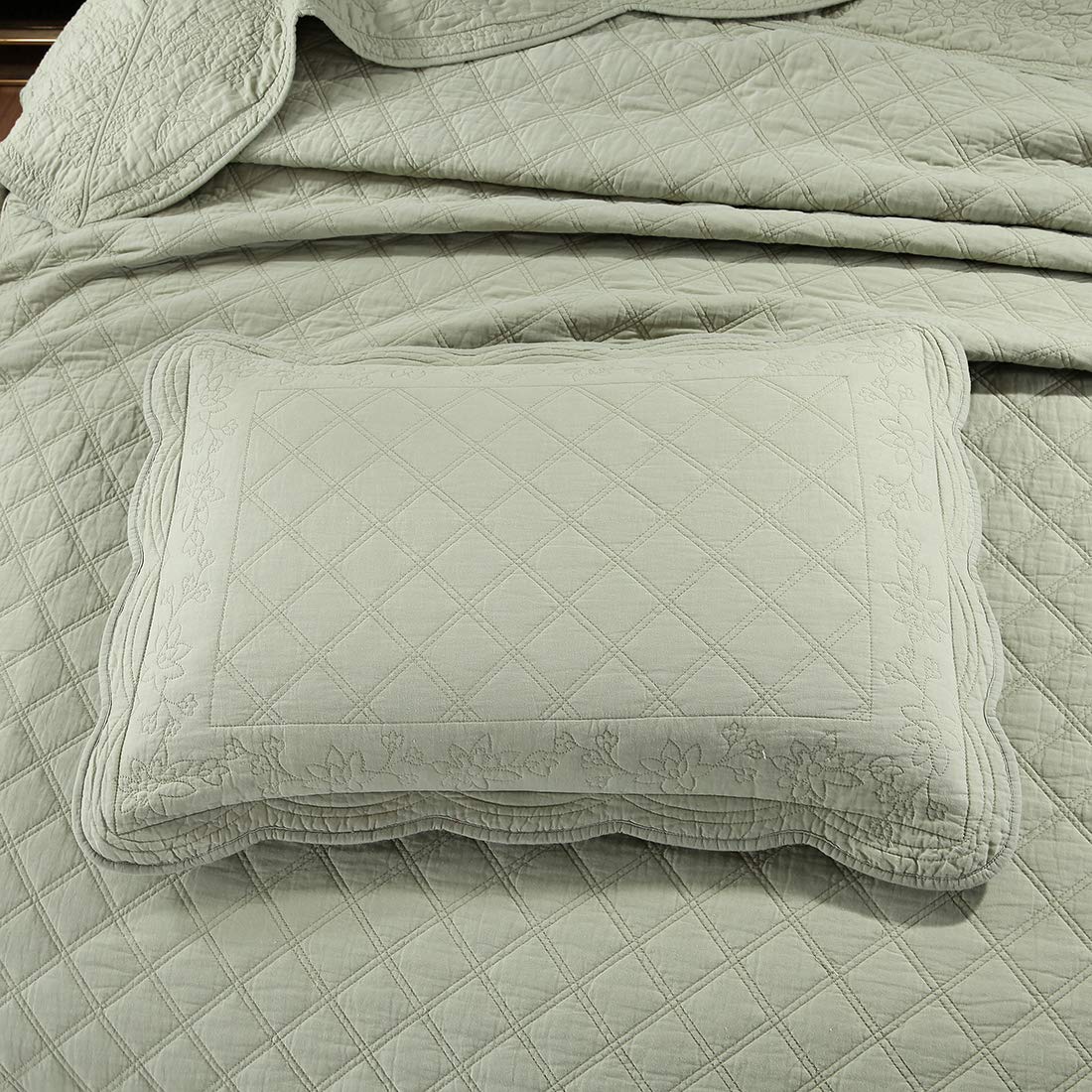 VCTOPS 100% Cotton Floral Embroidered Quilt Set - 3-Piece King Size Reversible Diamond Pattern Bedspread Coverlet with Embroidered Flowers (Green) for Cozy Bedroom Decor, Guest Room & Master Suite