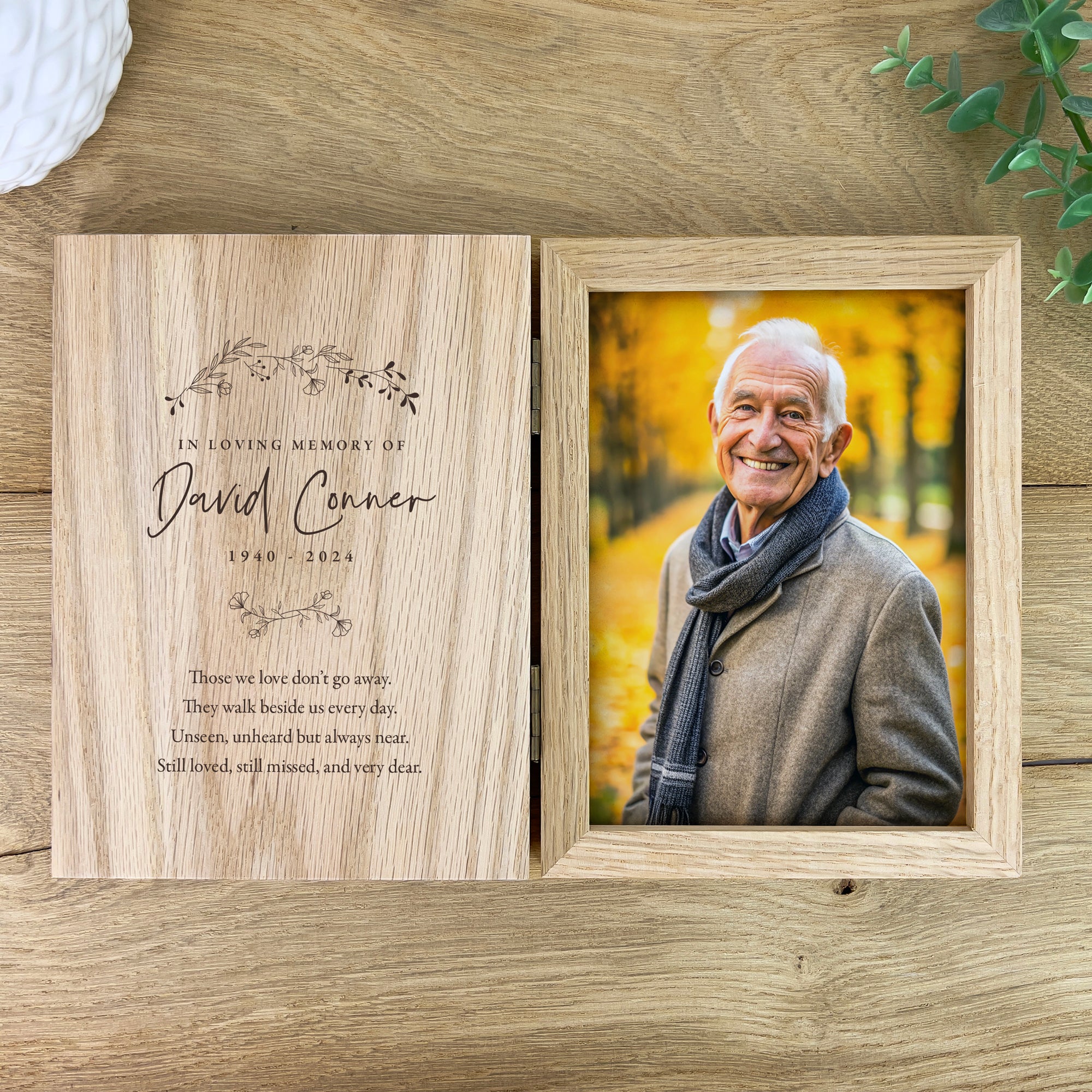 Personalized Memorial Wreath Photo Frame - Custom Engraved Picture Display for Loved Ones - Perfect for Home Decor, Graveside Tributes & Memorial Gifts