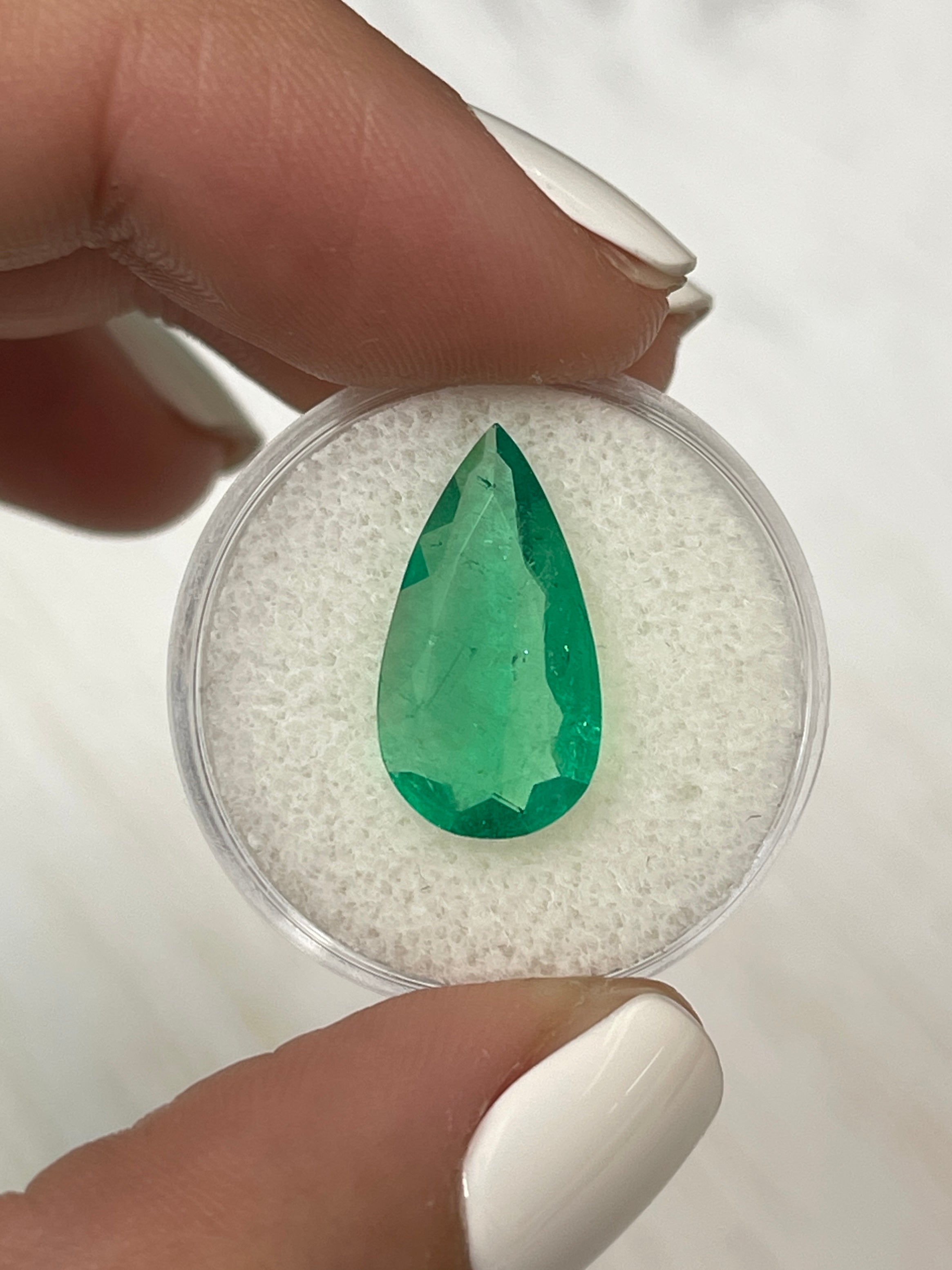 3.83 Carat Natural Colombian Emerald Pear Cut Loose Gemstone - 18x10mm Spready Green for Jewelry Making, Engagement Rings & Luxury Gifts