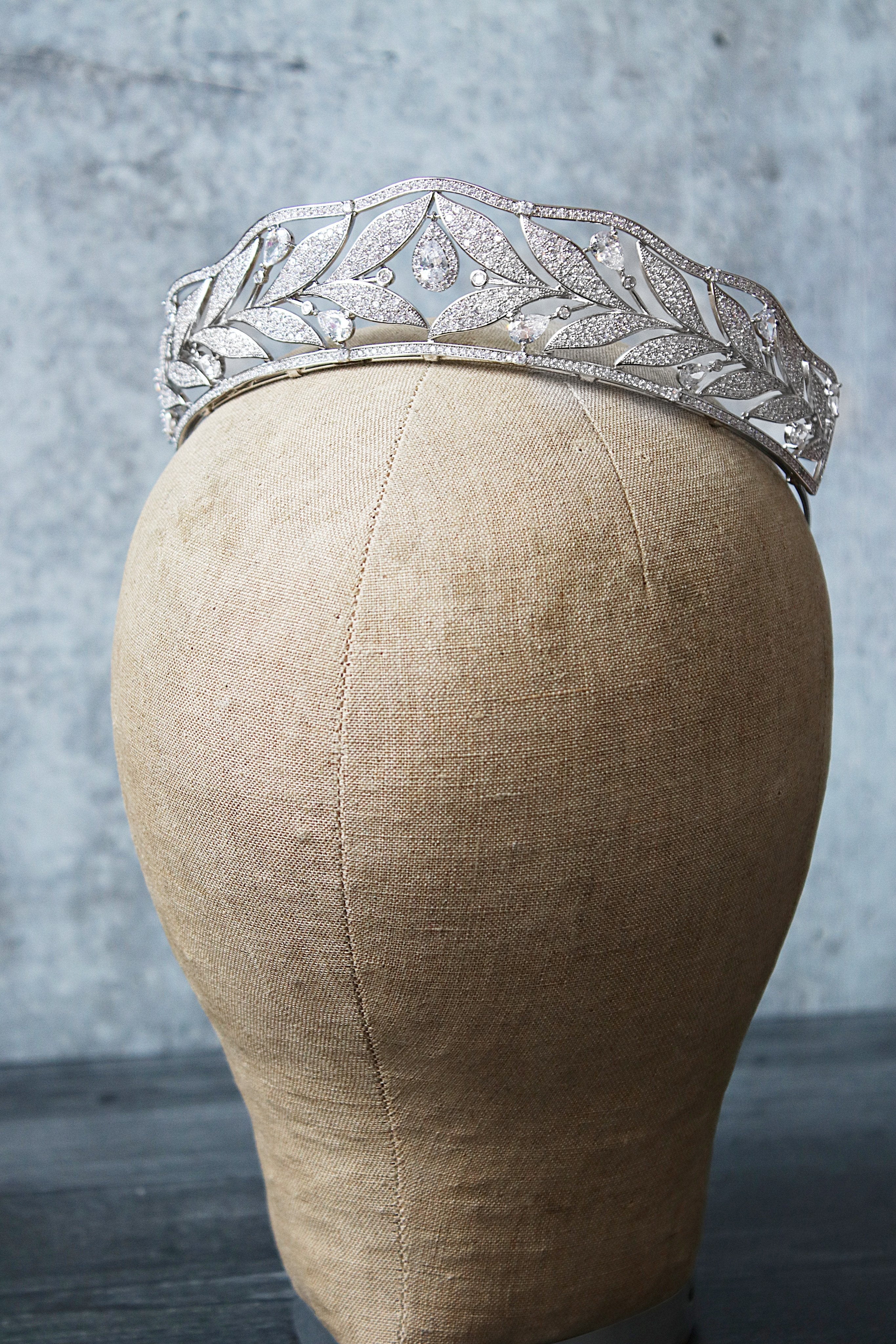 LILIAN Bandeau Tiara - Elegant Rhinestone Headband for Women, Bridal Hair Accessories, Wedding Crown, Prom & Party Headpiece | Perfect for Brides, Prom Queens, and Special Occasions